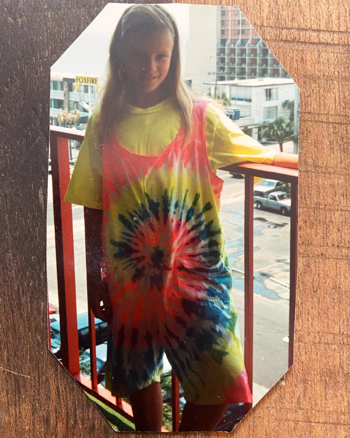 #tbt 1989 thanks for finding this one, mom. My only regret is not keeping this jumper gem to wear now a la tight-fit. We were at a Myrtle Beach motel with a coin-slot bed and mirrors on the ceiling. That&rsquo;s how my family rode in the 80s.

#80sba
