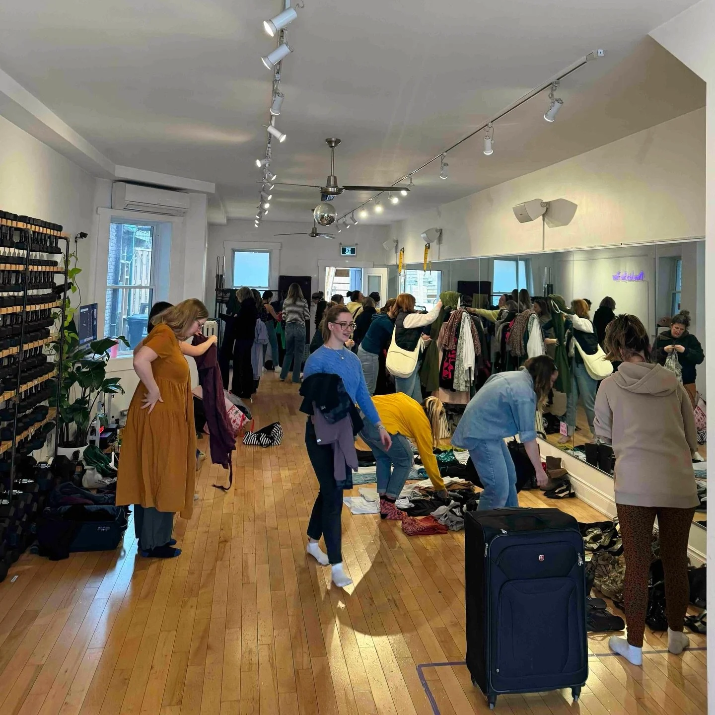 🪩Clothing Swap🪩Sunday, April 19 at 12:00 to 3:00pm. Mark your calendar and start Spring cleaning &amp; clearing your wardrobe!⁠
⁠
Our annual event, in celebration of Earth Month, is a great way to reuse, reduce, recycle. For you thrifters and treas