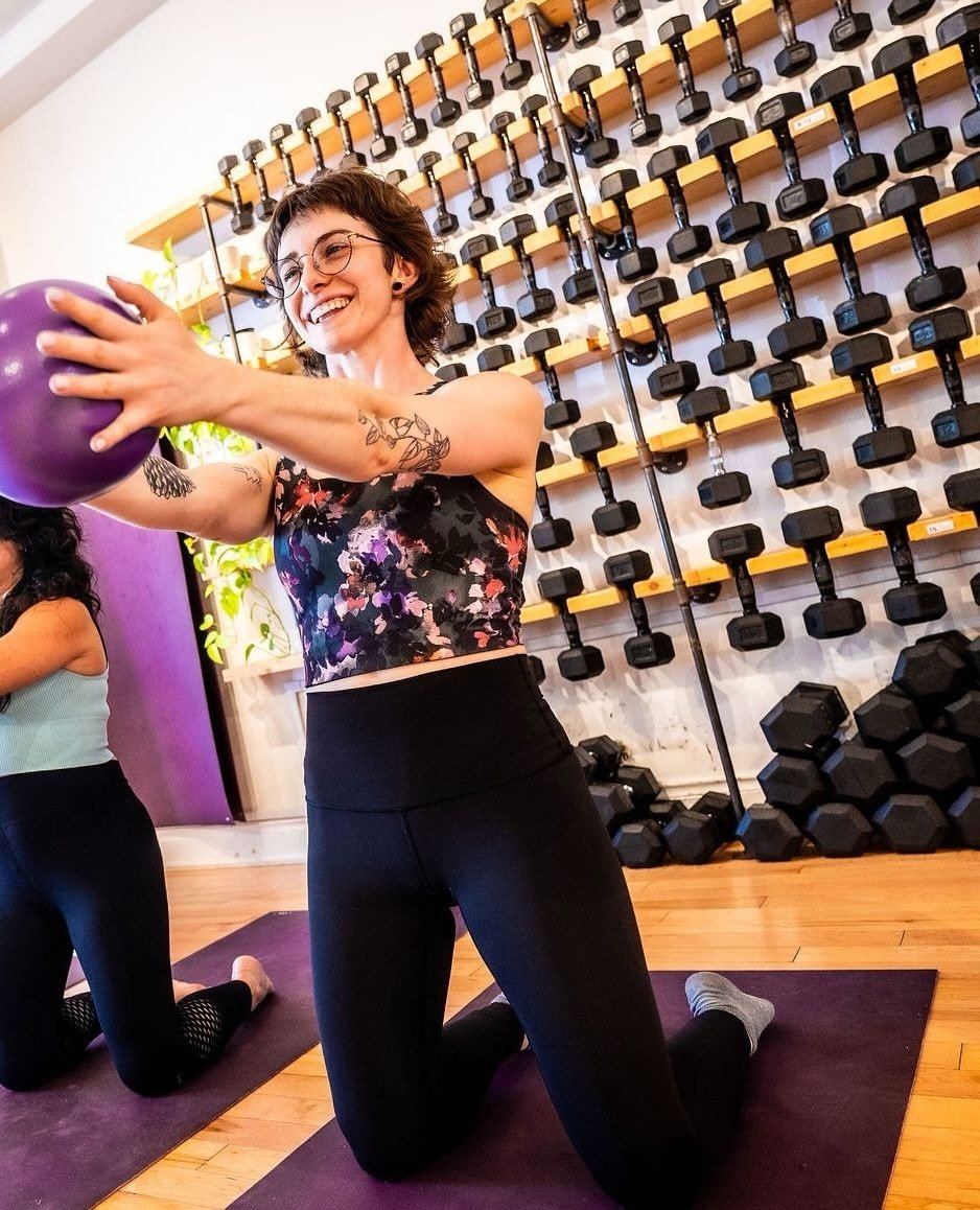 🪩Team Spotlight🪩Sarah has been a member of the Soul Fuel community from the beginning. She moved onto the floor shortly after our LEAP training last year. Her authentic warmth and enthusiasm is infectious, which she pairs with well-planned and mira