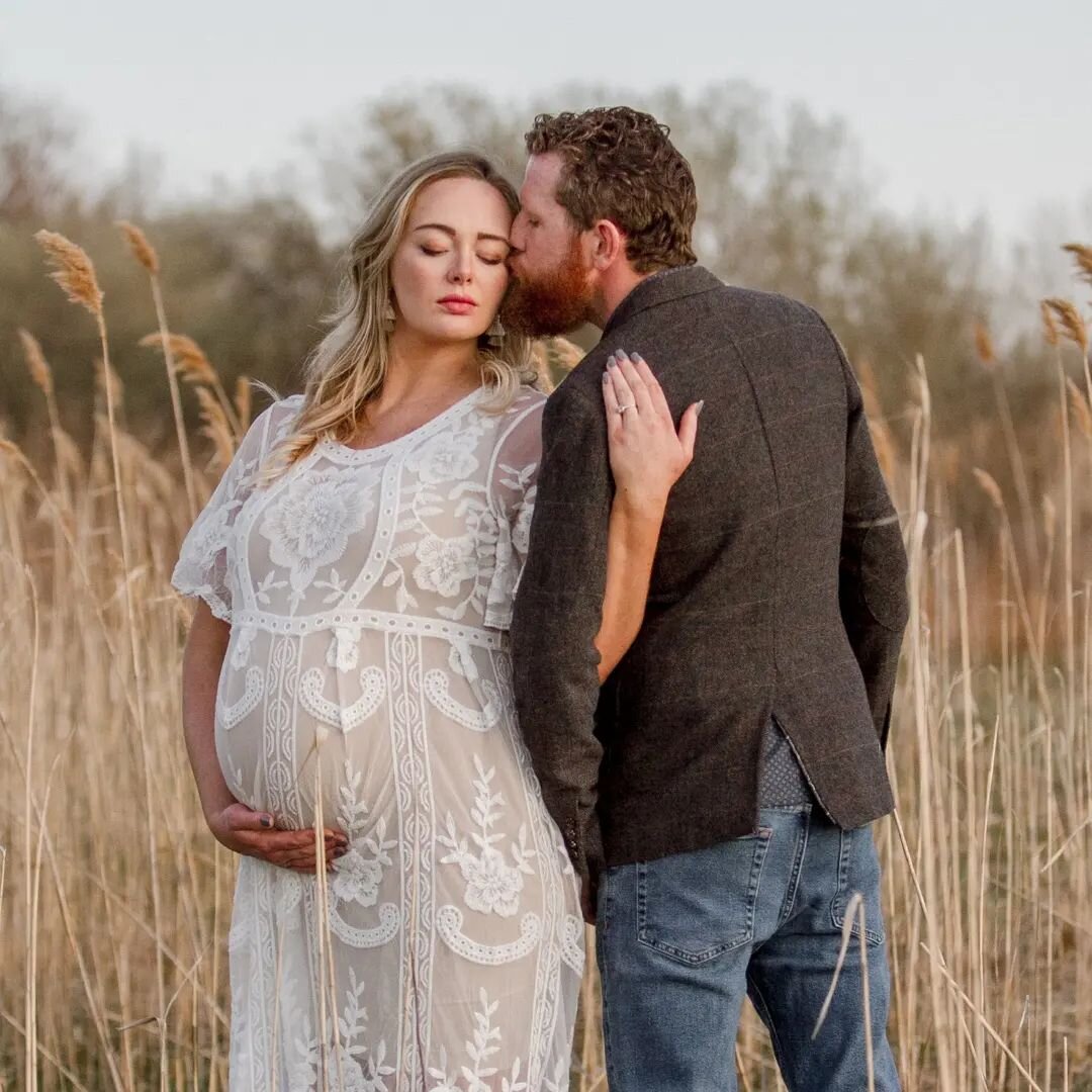 In need of some warm weather and more shoots like this one! 🥰

#goldenhour #goldenhourphotography  #maternityshoot #massachusettsphotographer #nicolechaputphotography #bostonmaternityphotographer #couplesphotography #earthtones #goddess #mother