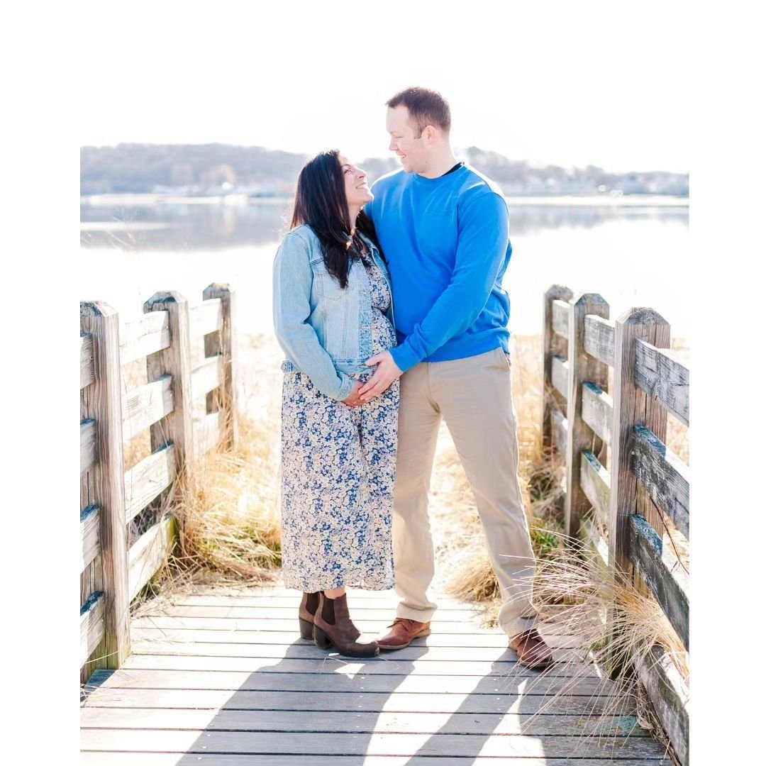 It felt so good to get out in the sunshine this weekend to capture some sweet memories for Jamie and Joe before their little pack of four becomes five! 🍼🧸

#mafamilyphotographer #maternityshoot #maternityphotography #engagementphotos #bostonmaterni