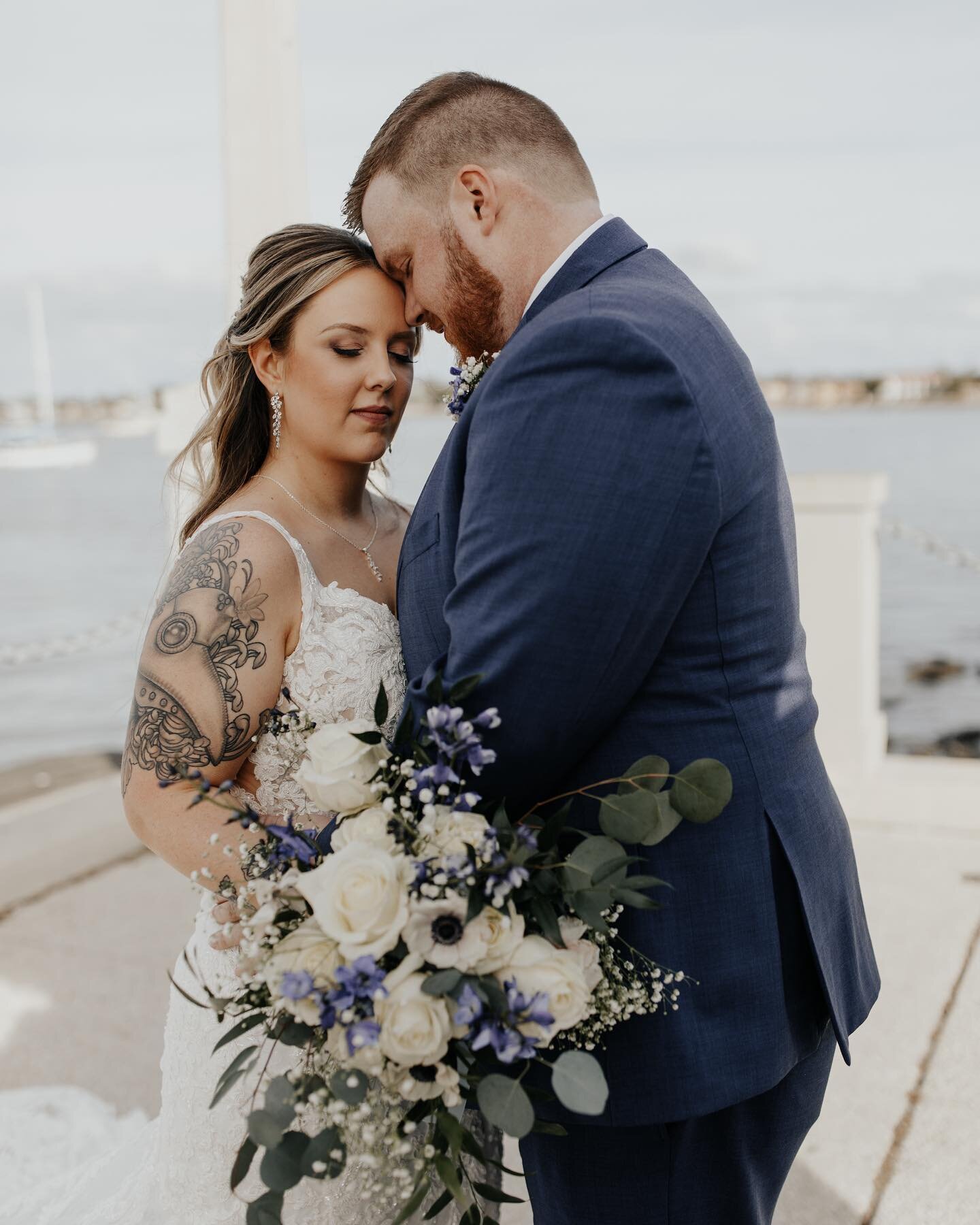 Just a few more days to lock in the APRIL WEEKEND WEDDING SPECIAL.  Receive $200 off your deposit for your wedding package with includes makeup for 5 people and me staying with you styling touchups through the ceremony. 

Photo by @barbarannphotograp