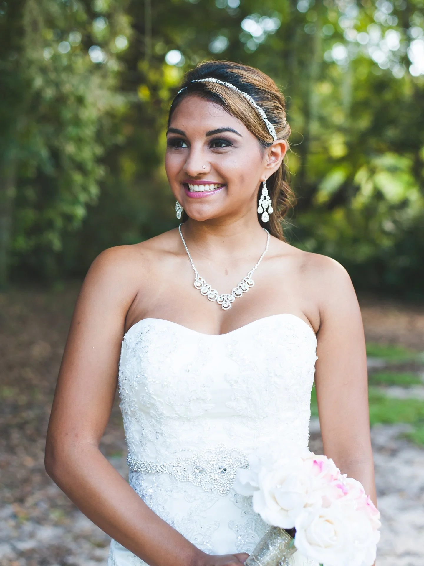 Wedding days come with lots of things that can mess up your makeup.  From sweating in the heat or from adrenaline to eating and drinking to crying and kissing at the first look.  But you don&rsquo;t have to worry about checking the mirror to do a tou