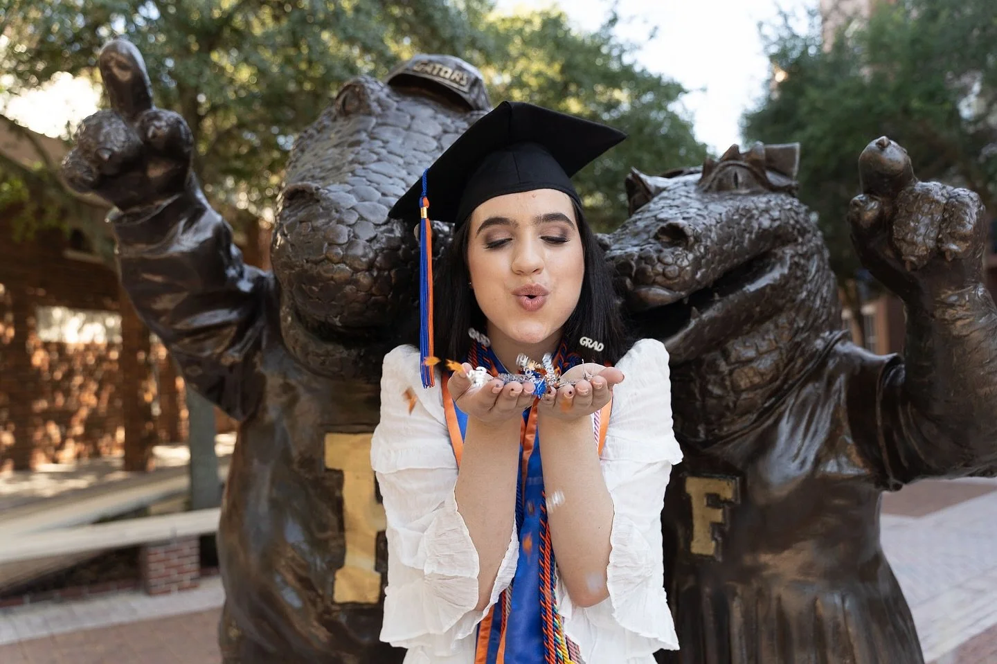UF grads don&rsquo;t forget to book professional makeup for your grad photos and for the ceremony when you walk.  Contact me today to book your session.