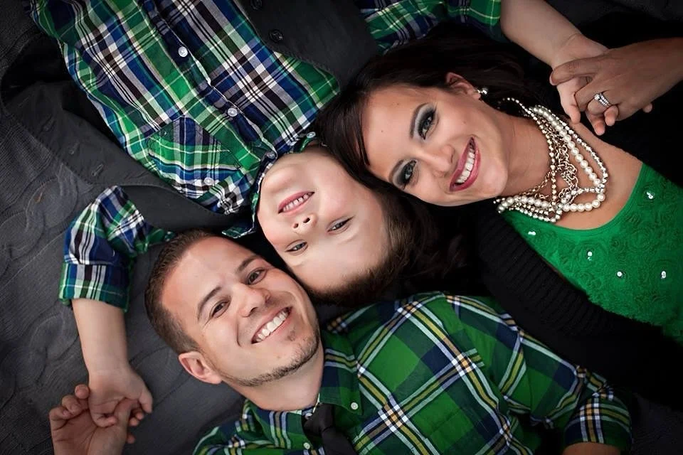 Family photo season is here.  Mom give your self a moment to breath from rubbing around and planning everything by sitting my chair for 30 minutes to get professional makeup application.  Contact me today to book 

Photo by @vervestudios
