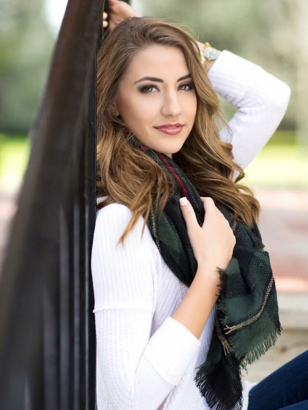 Class of 2026 you&rsquo;ve already done your yearbook senior picture but now&rsquo;s the time do your person senior pics.  Contact me for professional makeup before so you are putting your best face forward in these keepsake images 

Photo by Maria V