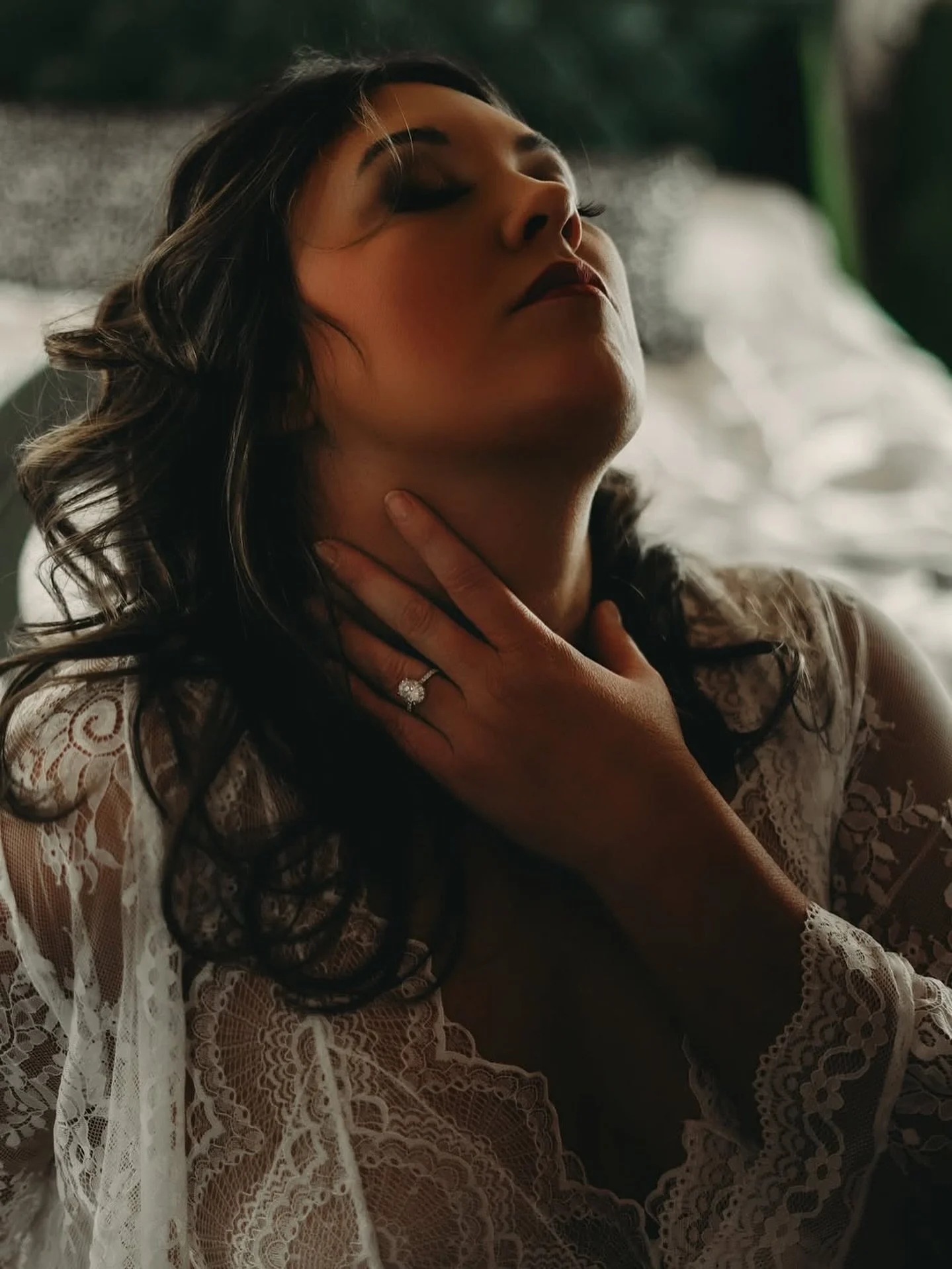 Are you doing a boudoir session for your special someone? Contact me today to schedule a glam session beforehand 

Photo by @alluringblushboudoir