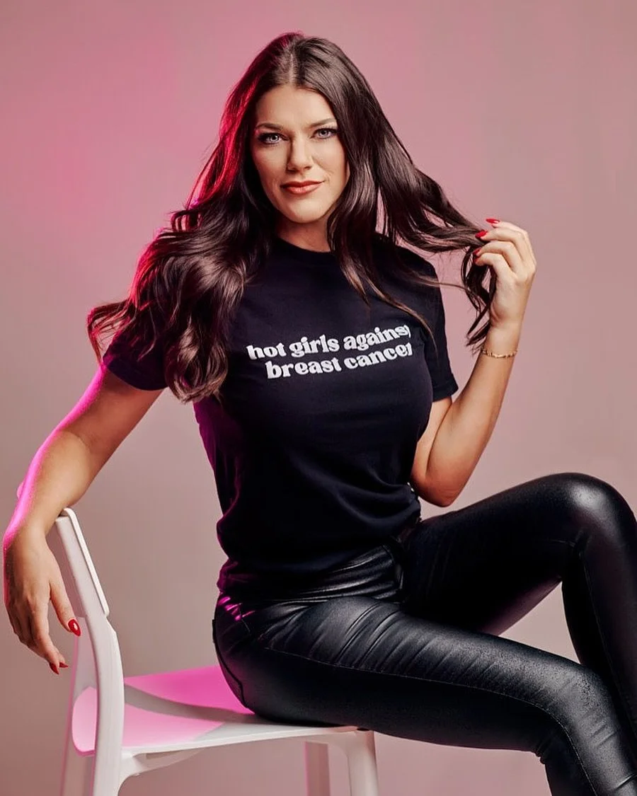 So honored to have gotten to work with this amazing business woman, breast cancer survivor, and activist for her photoshoot with @portraitsbyadri 

Client @bronzeocala