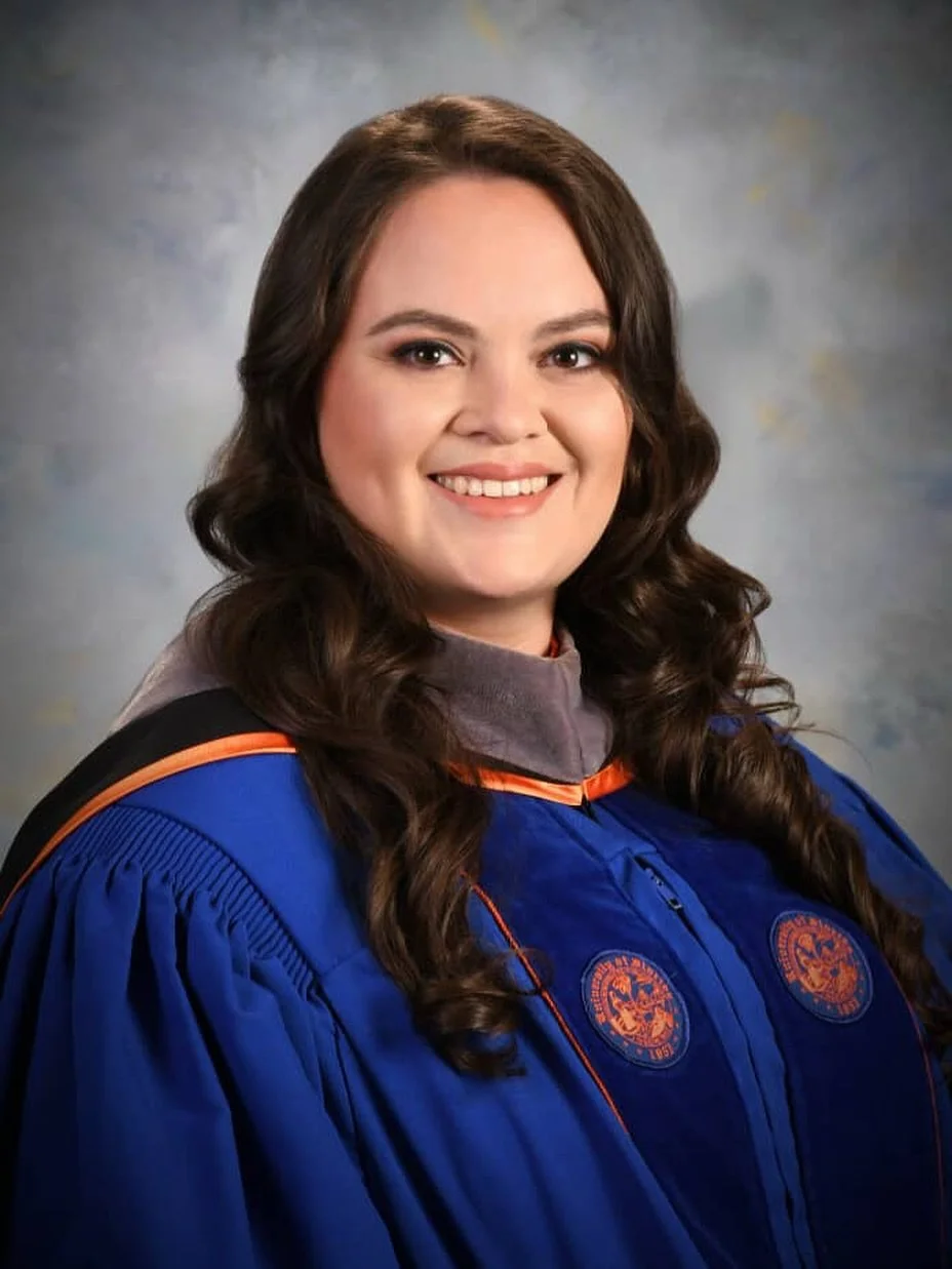 Grads make sure you are putting your best face forward in all the graduation images.  Contact me today to book.