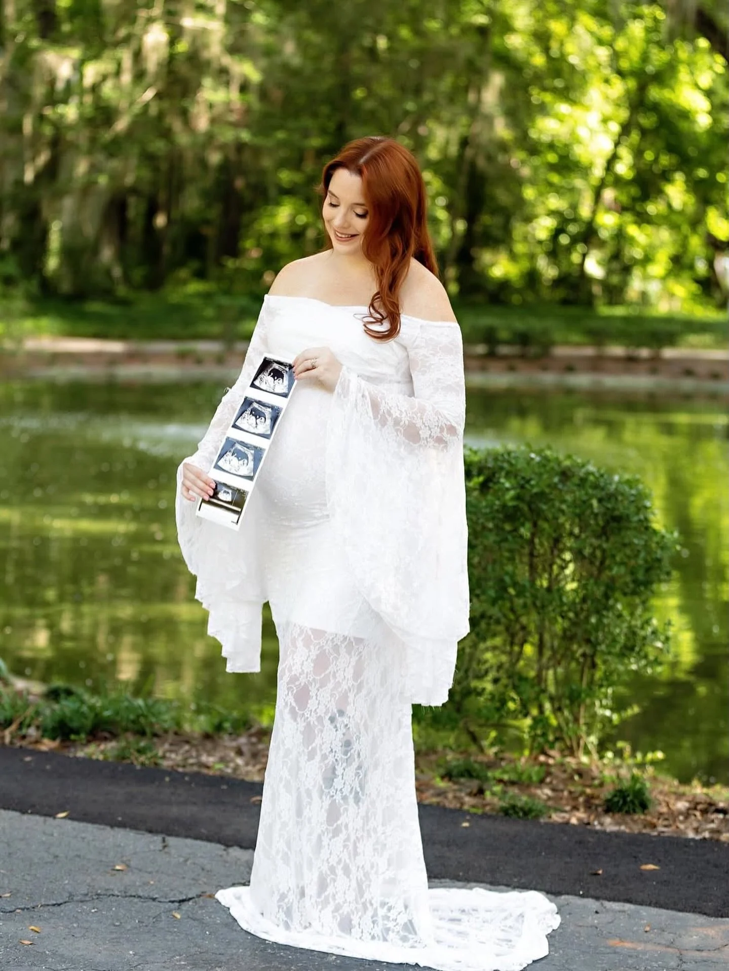 Let that pregnancy glow shine through on camera with makeup before your photoshoot.  Contact me today to book. 

Photo by @sweetserendipityfl