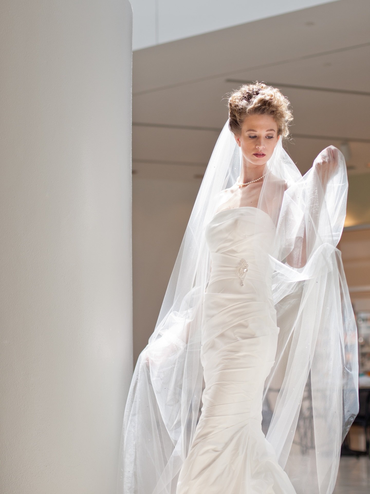 Brides to be contact me today to lock in 2025 rates for your 2026 / 2027 luxury makeup session.  Rates will be going up January 1st but you can get 2025 rates if you book before. Contact me today to get a contract 

Photo by @vervestudios