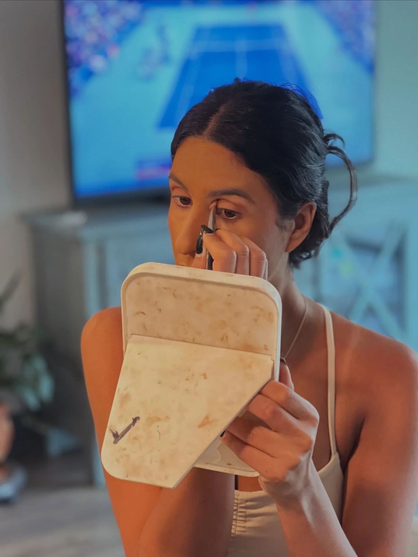 Are you struggling to feel confident in your makeup application and when you watch a tutorial online you get more confused?  Don&rsquo;t worry many of those tutorials online confuse me too and I&rsquo;m a makeup artist.  Makeup should be easy and fun