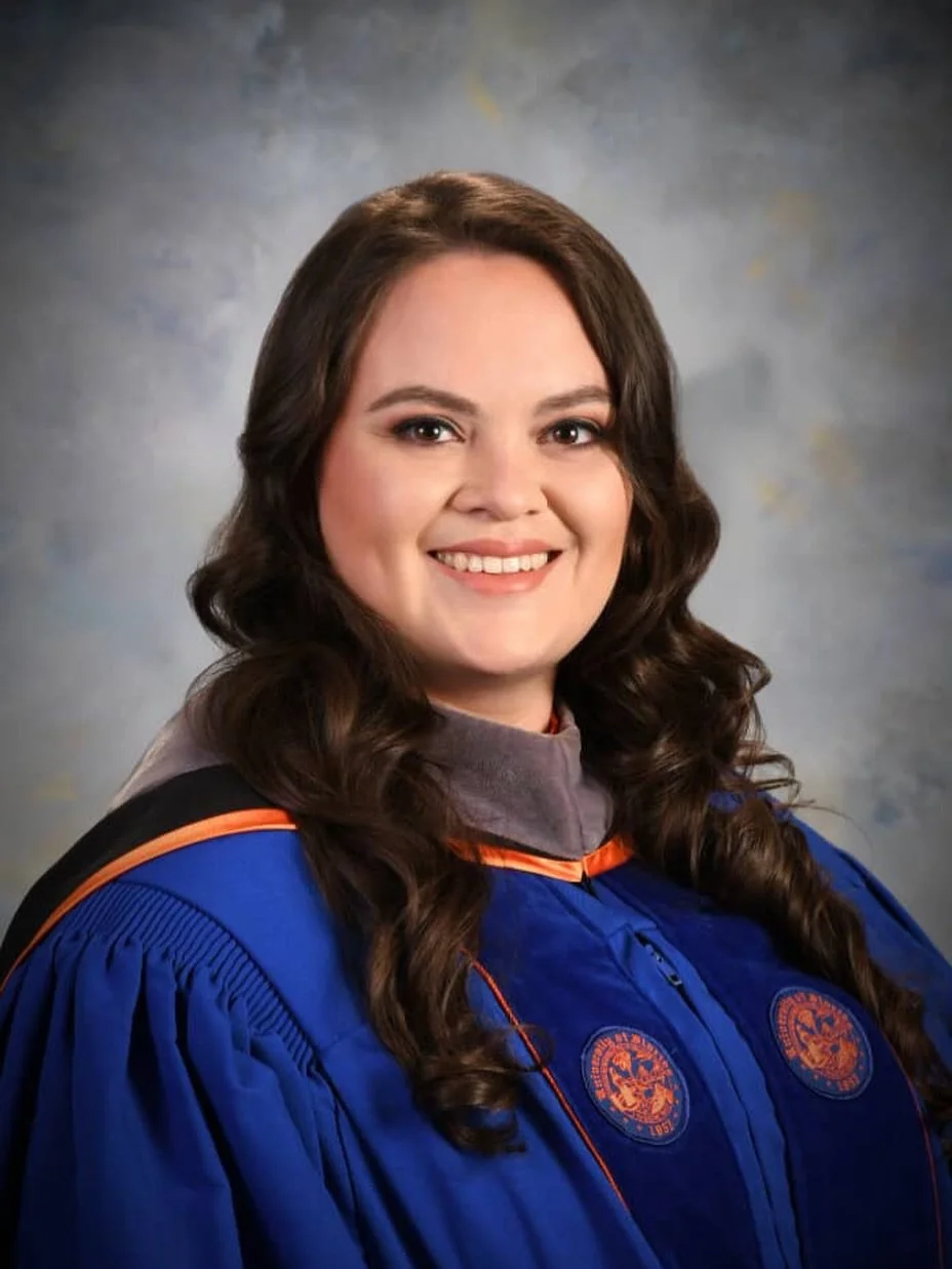 UF grads contact me today to book makeup for you graduation pictures.  Make sure you&rsquo;re putting your best face forward in these keepsake images.