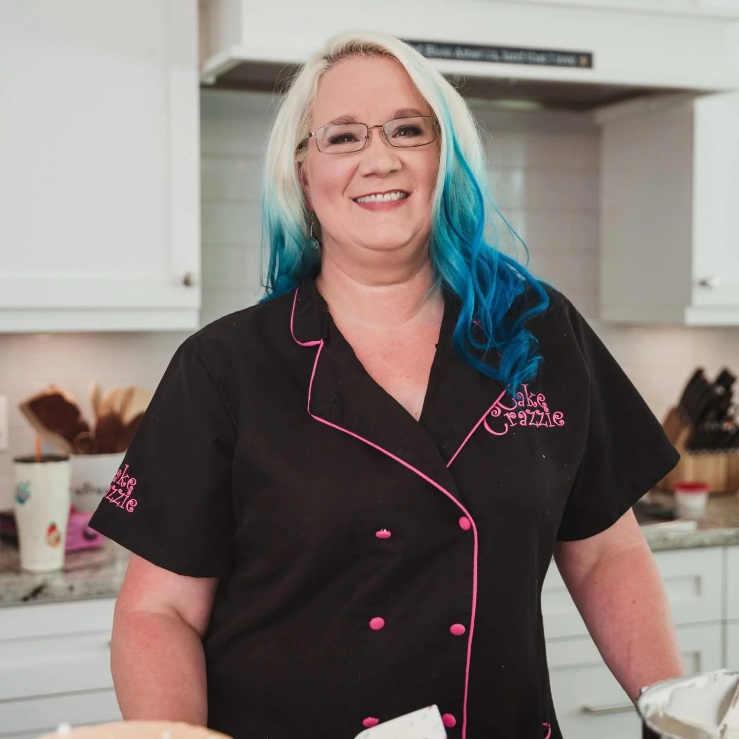 Love seeing some of my favorite vendors nominated for awards and love it just as much when they use a pic I did their makeup for to announce it.  Go vote for the fabulous @cakecrazzie at www.bestofthe352.com

Photo by @magnolialanephotographystudios