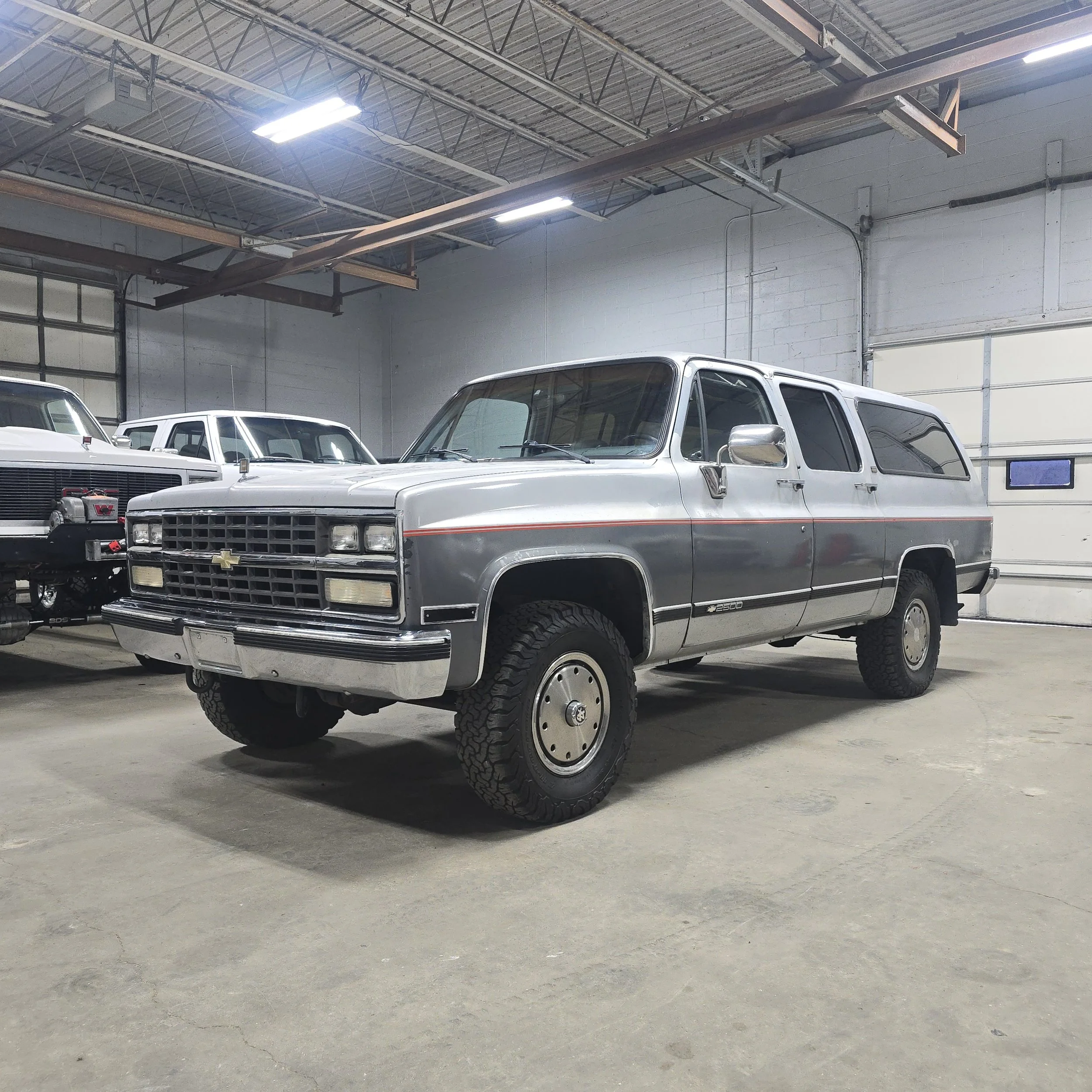 1990 Chevrolet Suburban's photo