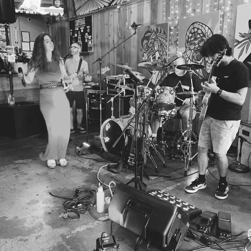Recent show at @cooperagebrewing Fun times! Thank you to all who came out! 🤙😎

Cheers!🍻

#sonomacountymusic #santarosa #cooperagebrewing #rockband #frontwoman #americanlore