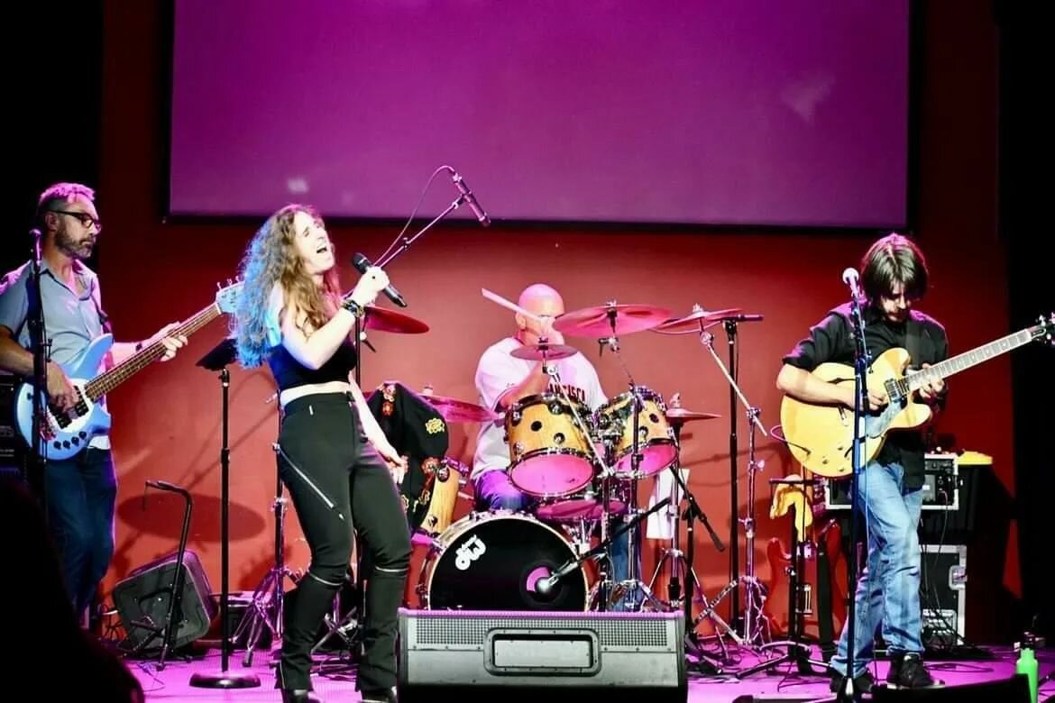 Rock in motion!! 😎🤘🎶

Venue: @visitvictoryhouse

Incredible photos by the very talented:
📸 @allisonhanbury 💜

 #womenupfront #frontwoman #livemusic  #rockband #rockguitar #sonomacounty #fractalaudio #americanlore #DIYmusician #unsignedband #unsi