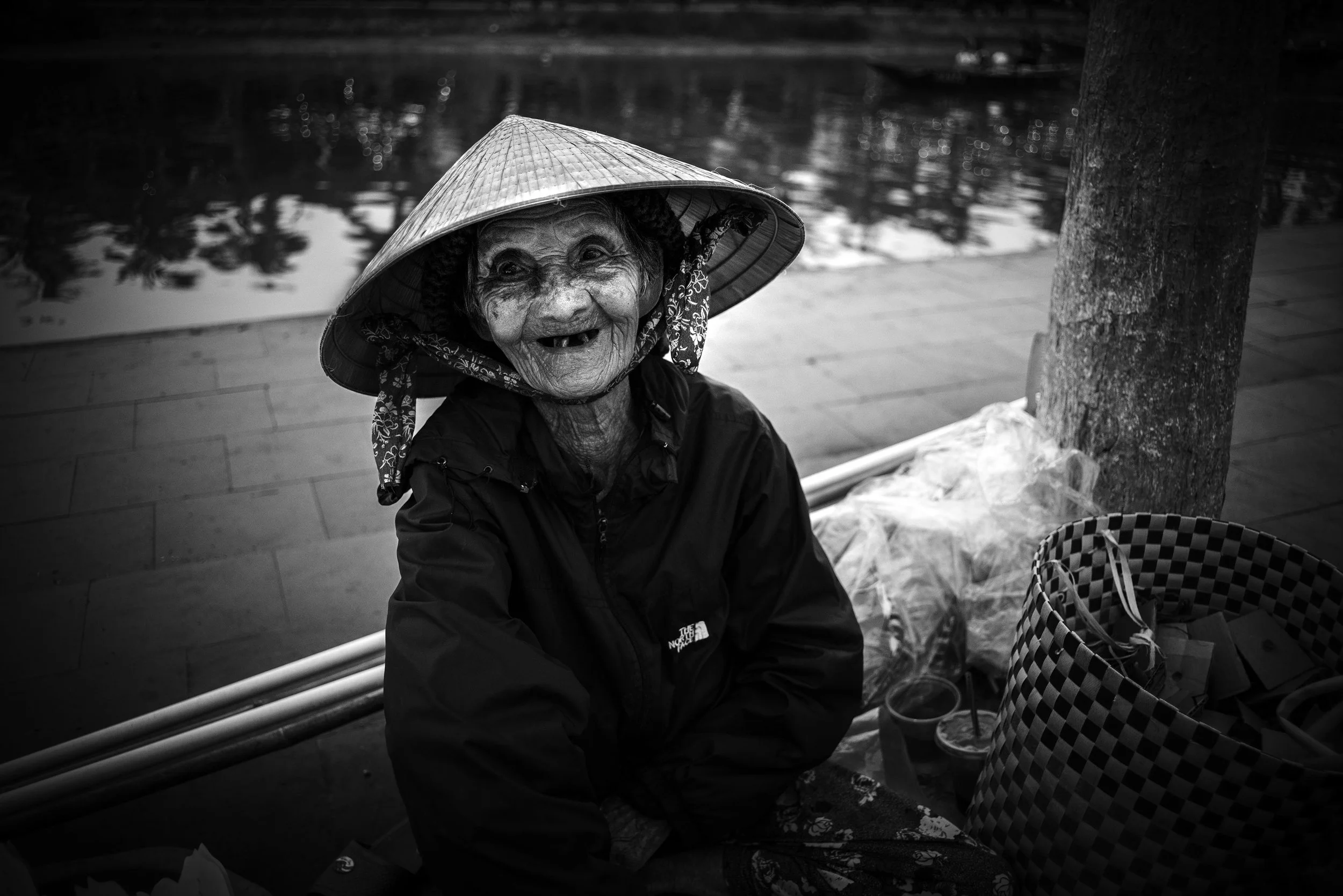 vietnam old lady_1.jpg