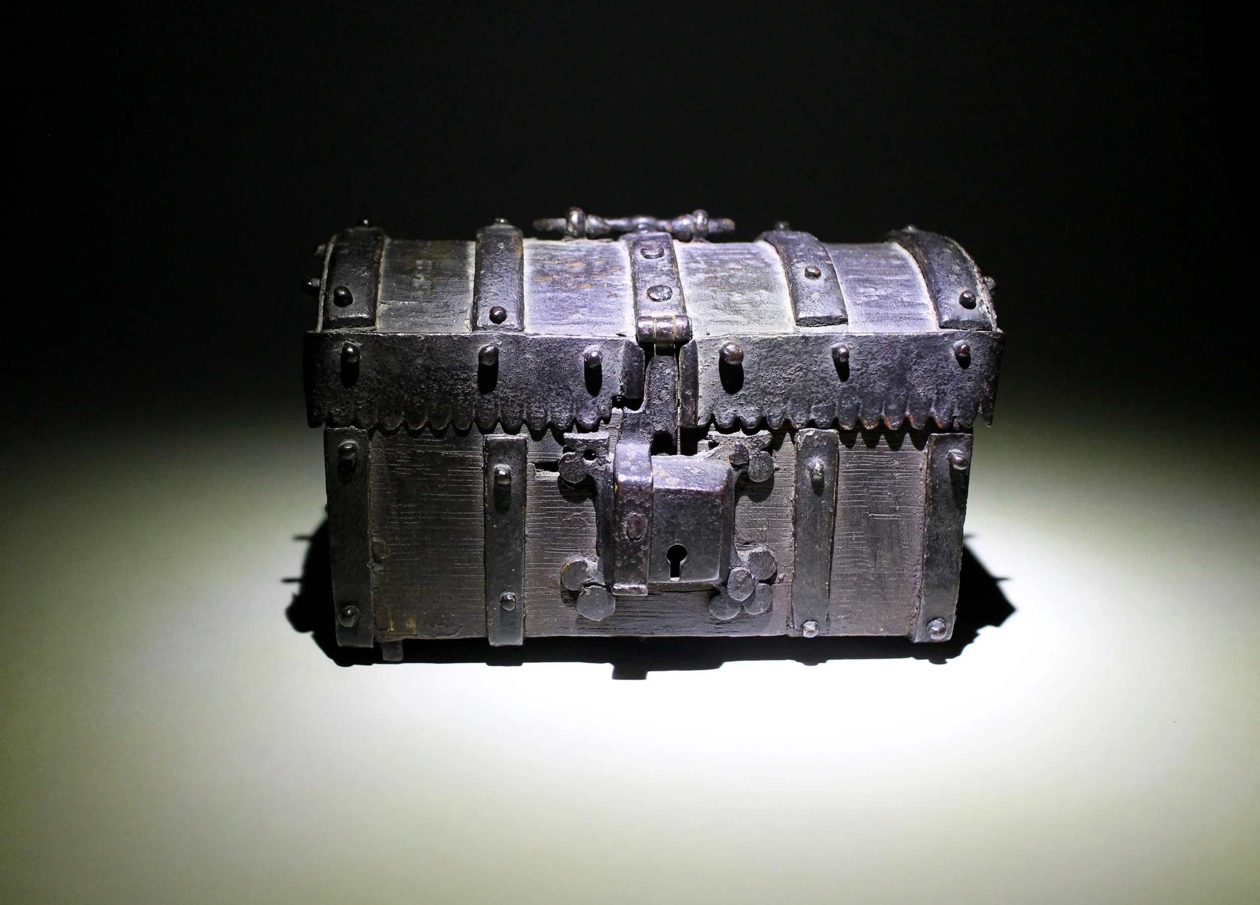 EARLY JEWELRY CASKET