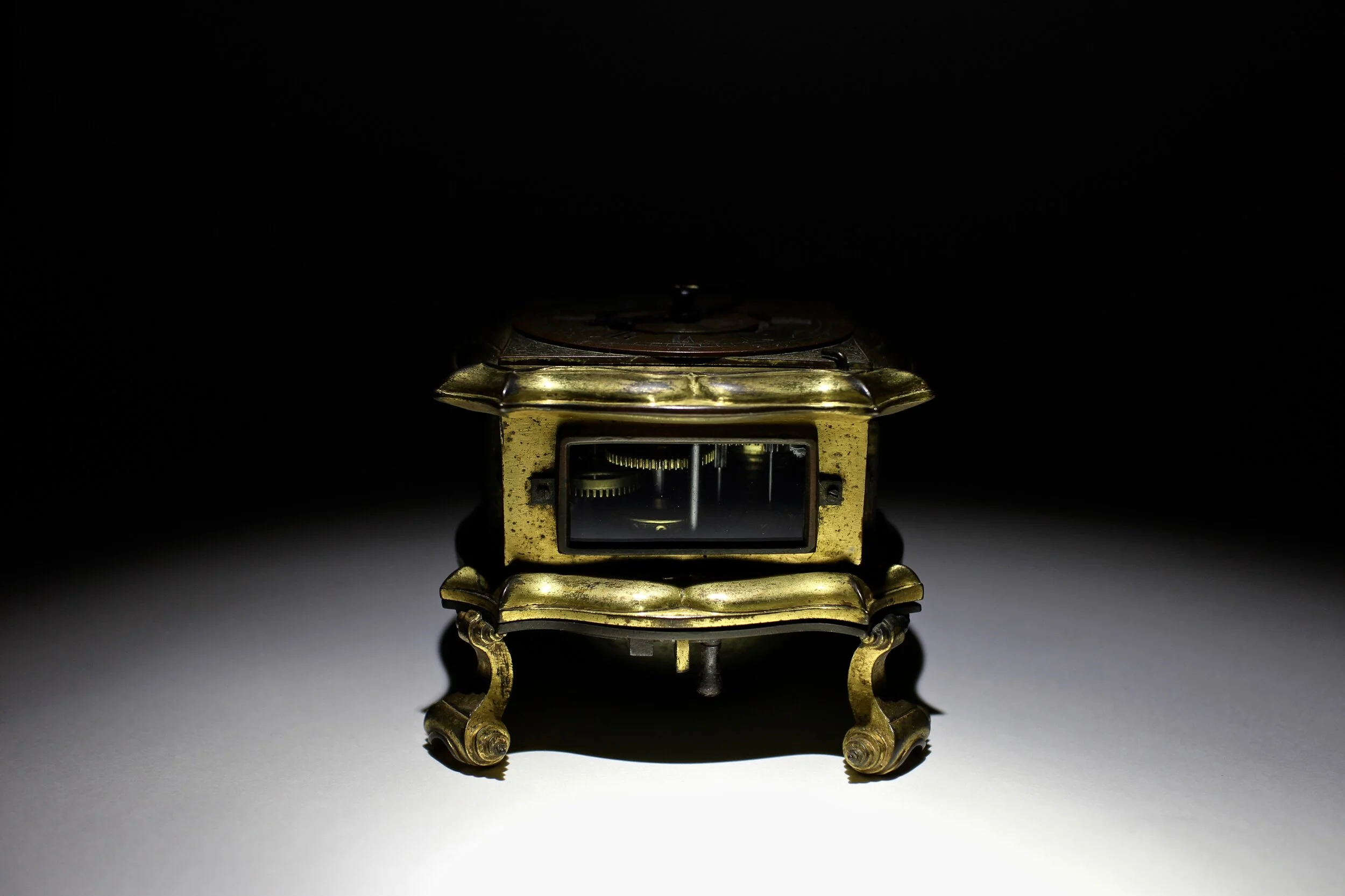 horizontal table clock