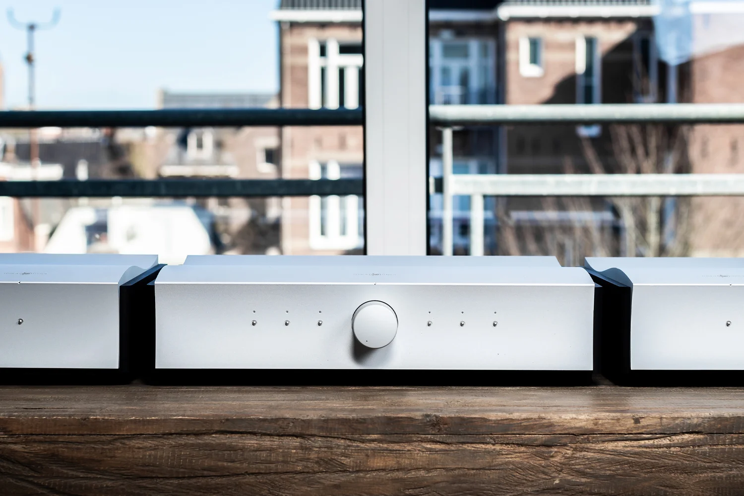 Positive Feedback reviews Mola Mola's Pre and power amplifier combination