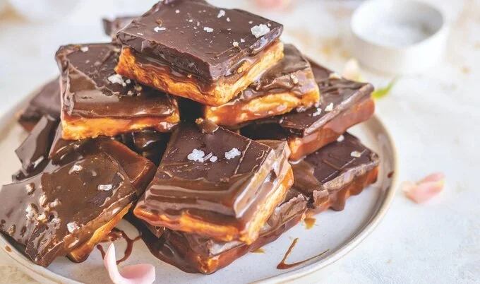 VegNews - Vegan Short Bread Millionaire Bars 