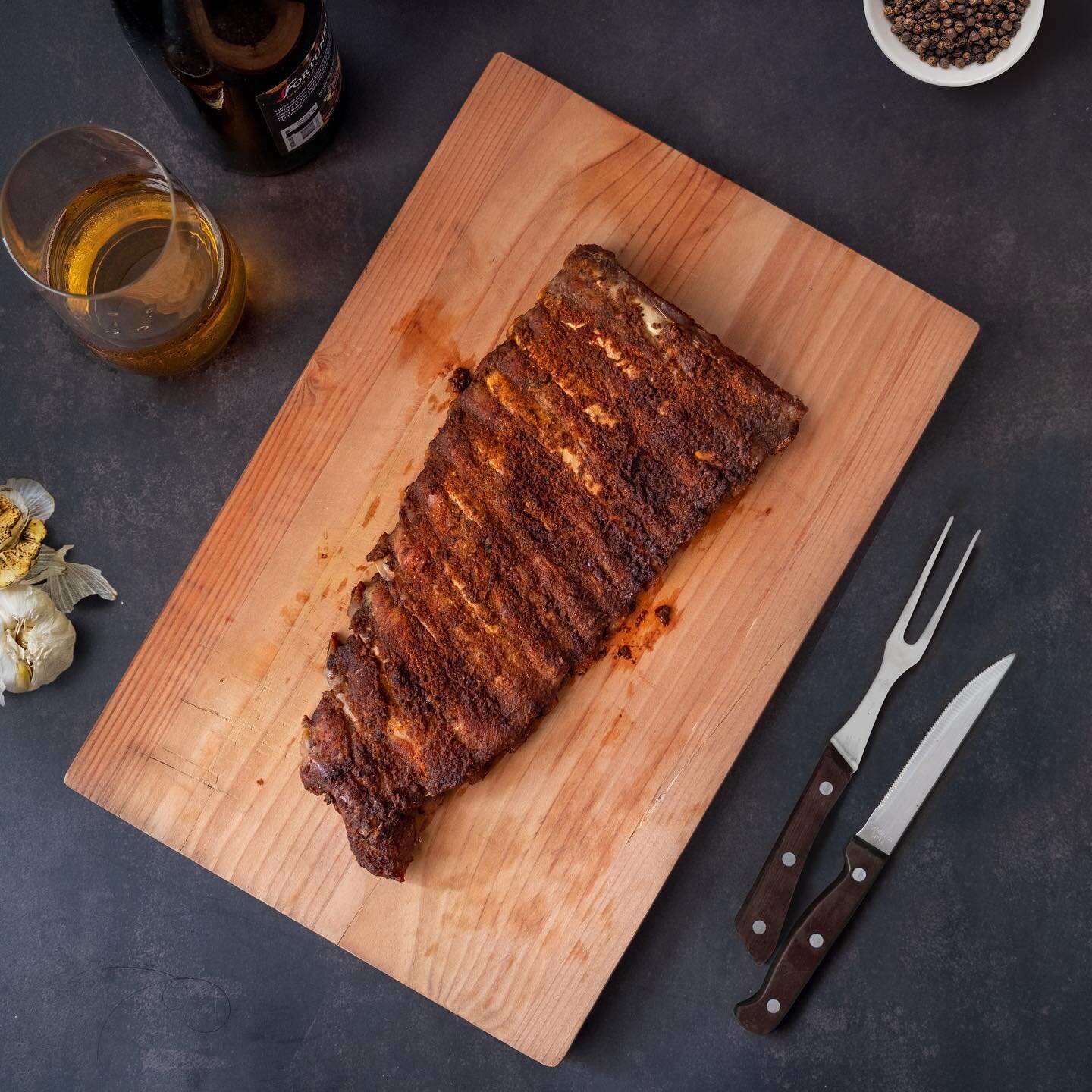 Happy Father&rsquo;s Day! Flex 💪 your cooking skills and try these tender and delicious Slow-Cooked Pork Ribs by new dad @chefscottparker from End Your Carb Confusion: The Cookbook! Hope you have a relaxing weekend with some good grub! ⛱️🍖🥃