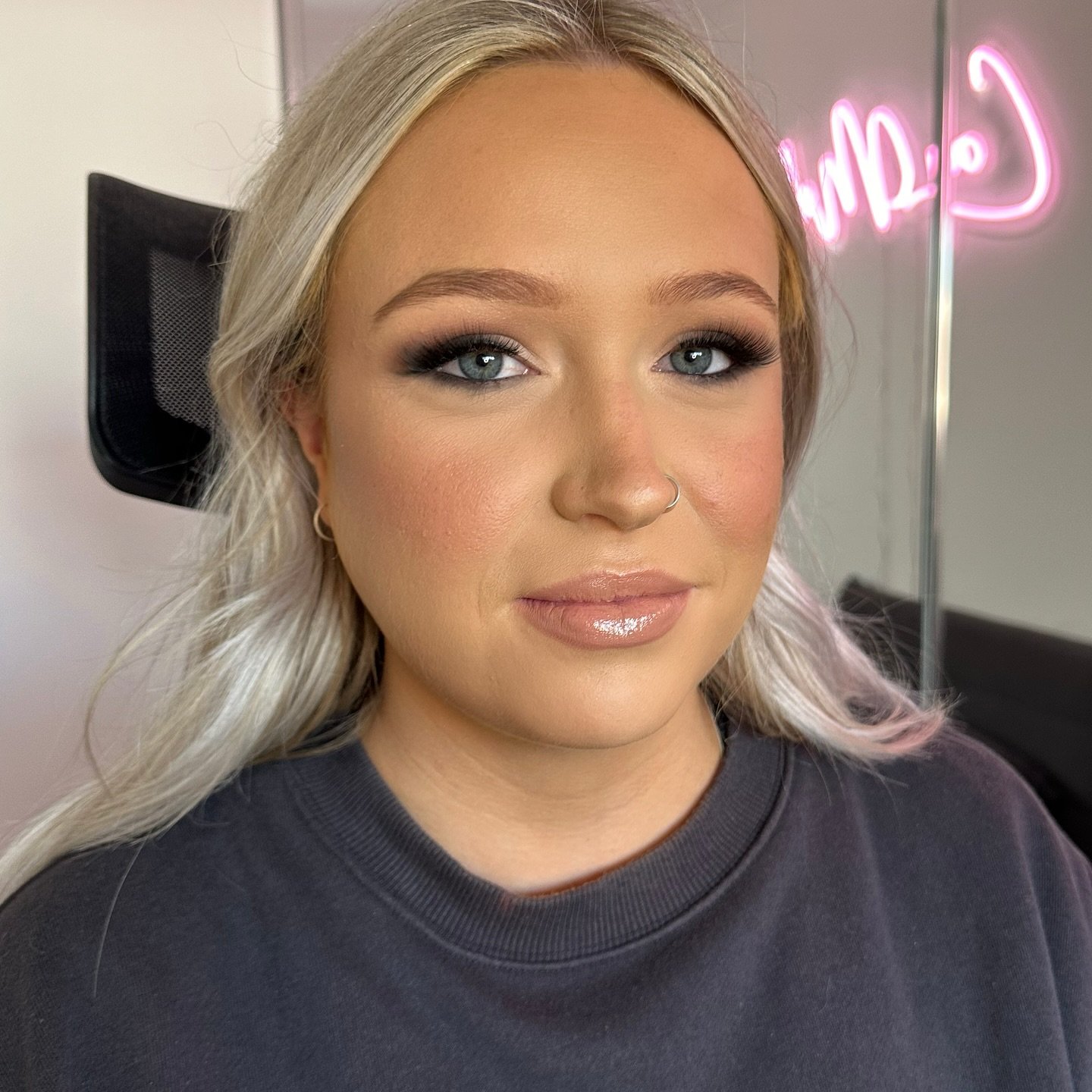 Busy season has officially begun, this is your sign to check your calendar if you haven&rsquo;t already 🖤🖤 

Check my availability &amp; book online via the link in my bio! 

#adelaidemakeupartist #adelaidemua