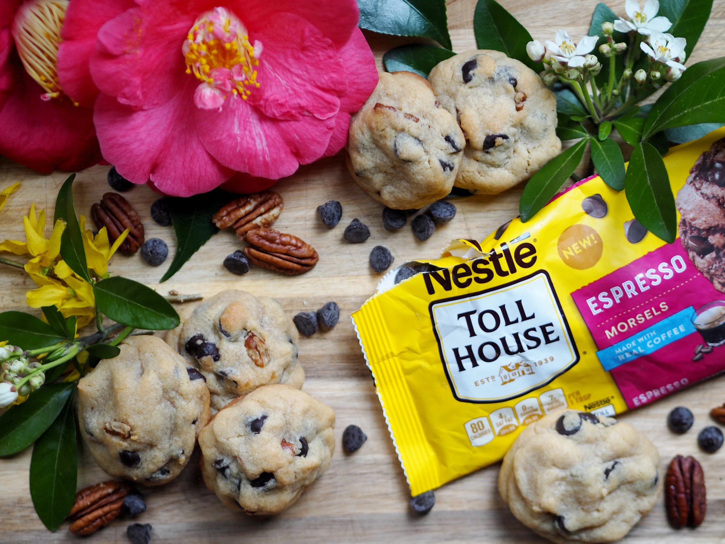 The Best Loaded Chocolate Chip Cookies 