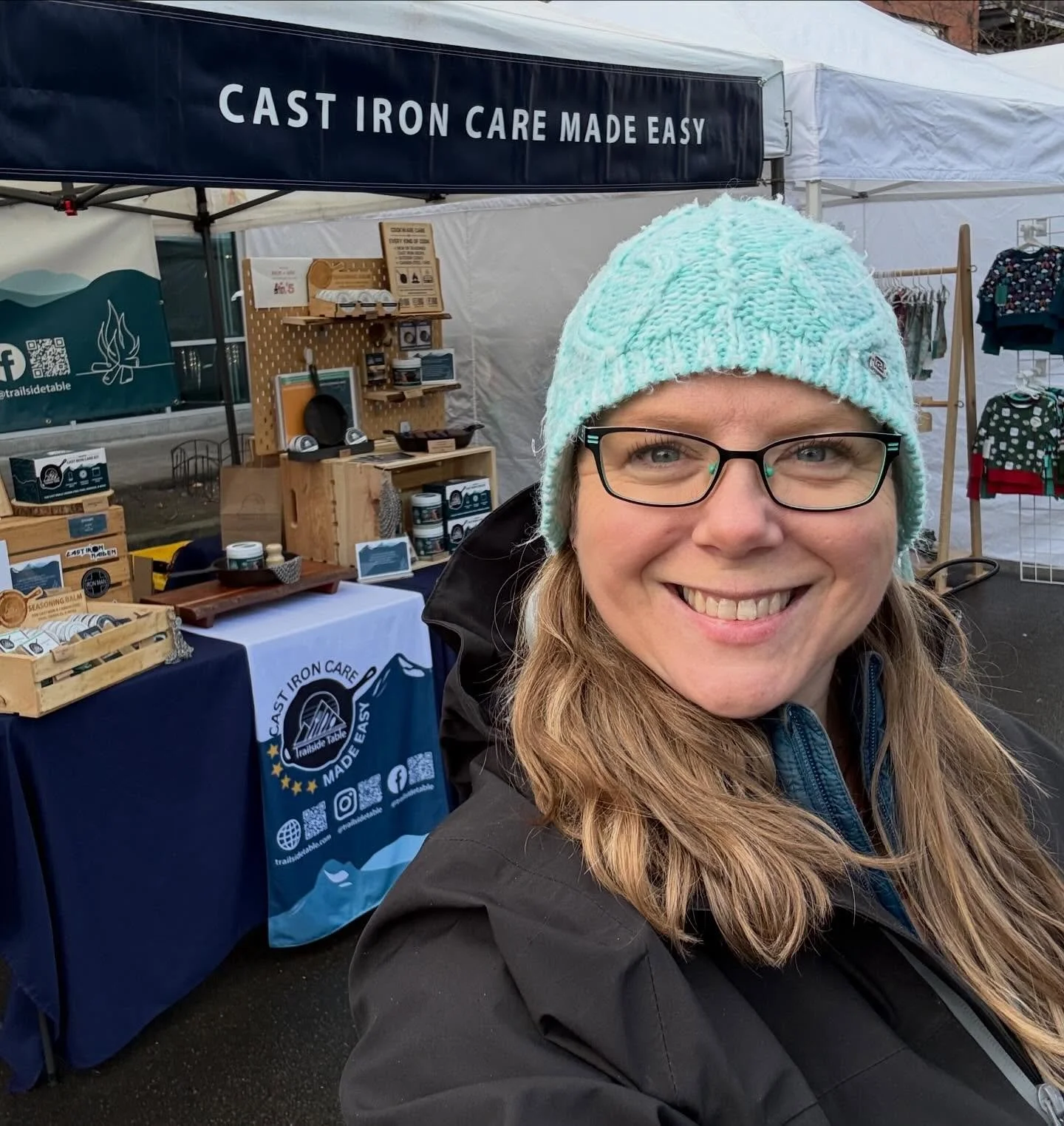 Last @vancouverfarmersmarket of the year 🥹
Grateful, a little tired, and so proud of this booth and this season. I&rsquo;m especially proud of how many people I&rsquo;ve helped go from frustrated to actually loving their cast iron this year. That pa