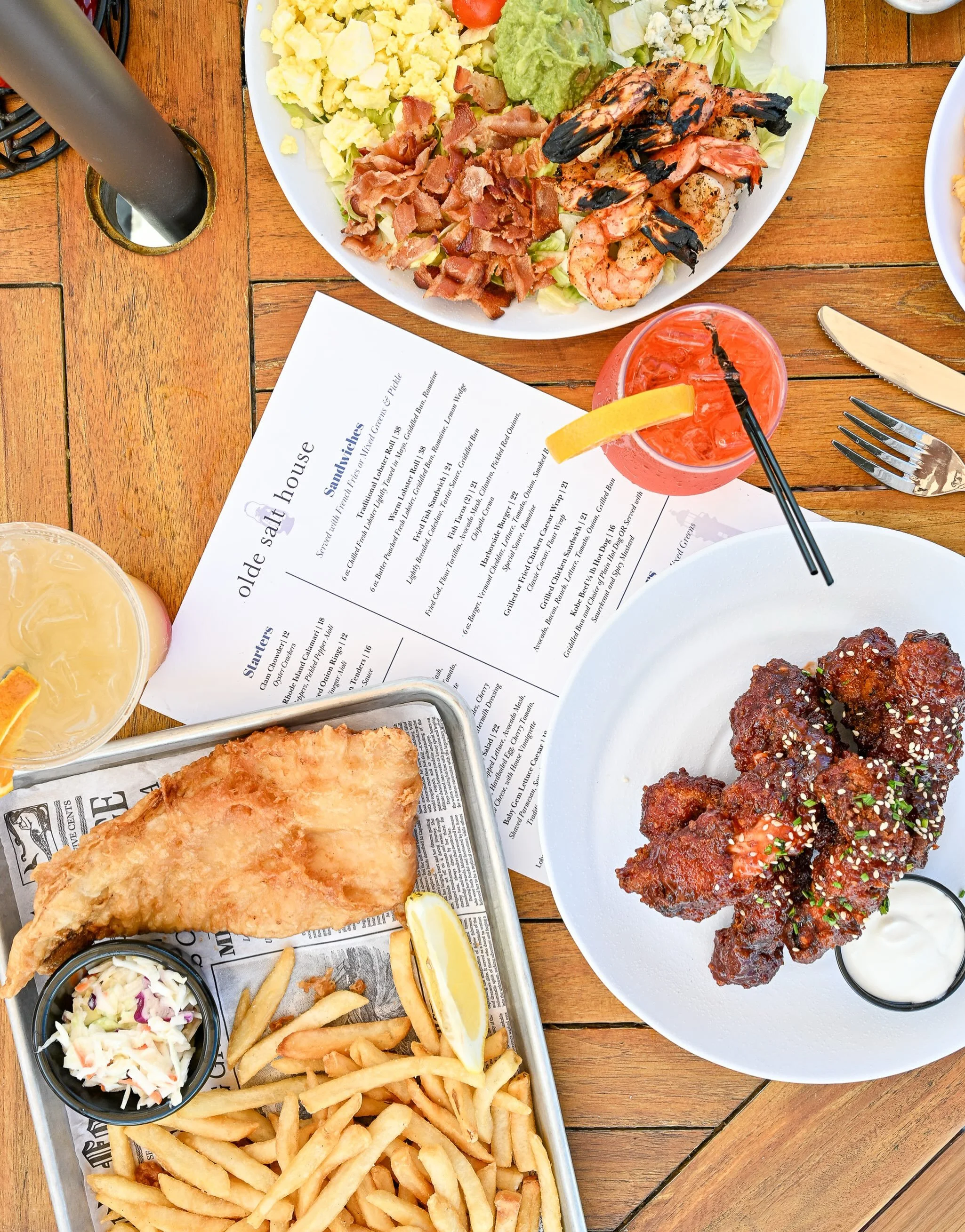 Make Monday a little better with fresh seafood, crispy bites, cold drinks, and good company at @oldesalthouse 🍹 We&rsquo;re open until 10PM! 

📸: @zoestonerphotography_