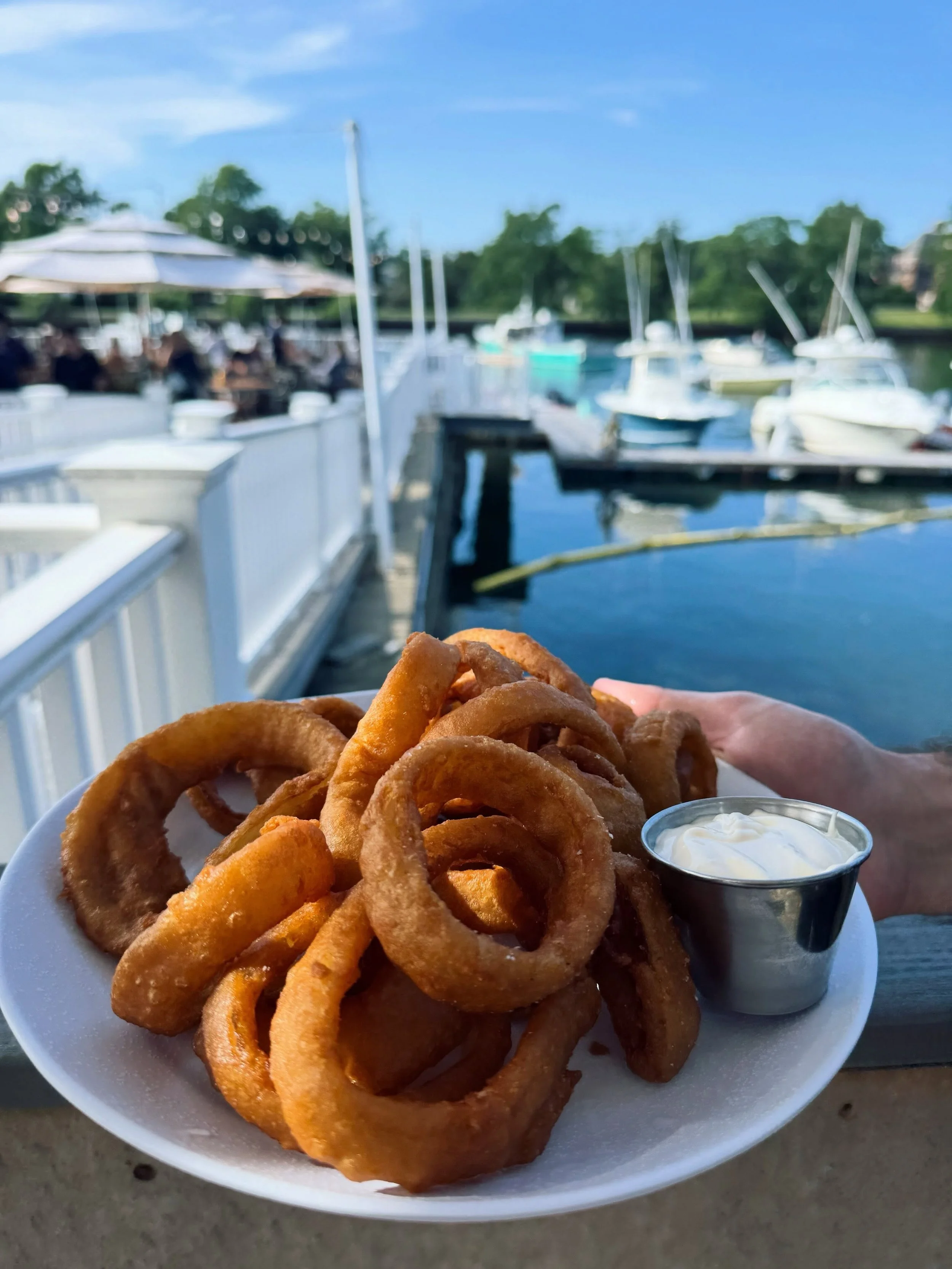 There&rsquo;s an autumn chill in the air today 🍂 Join us out on the patio for a bite, a drink and harbor views, we&rsquo;re open from 11am-10pm!