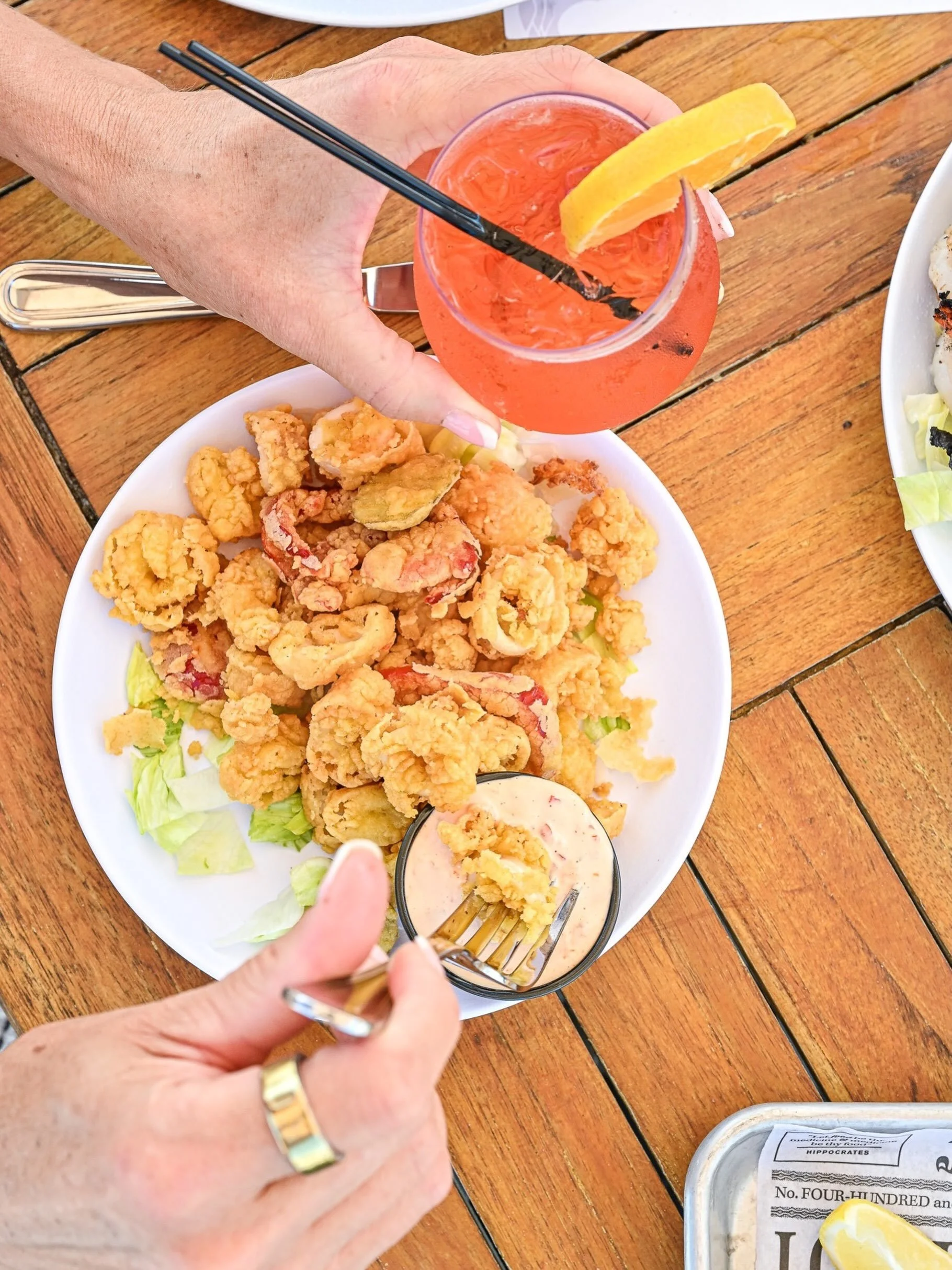Crispy Rhode Island Calamari | Cherry Peppers, Pickled Pepper Aioli 🍽️

📸: @zoestonerphotography_