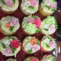 flower cupcakes2.jpg