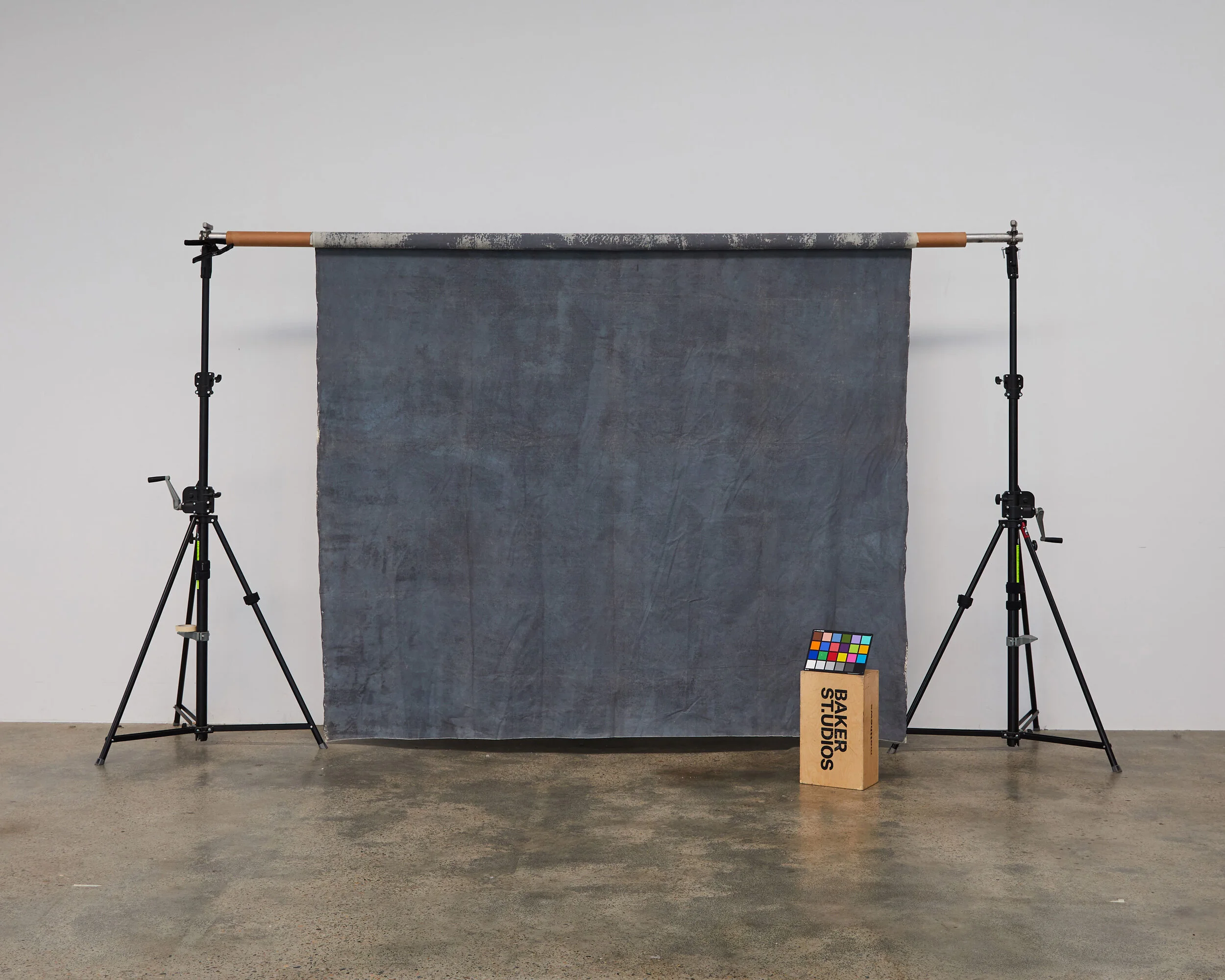 SCHMIDLI CANVAS BACKDROP HIRE - Grey (black/white), Dark, Cold - 9.5' X 10 Catalogue #0683