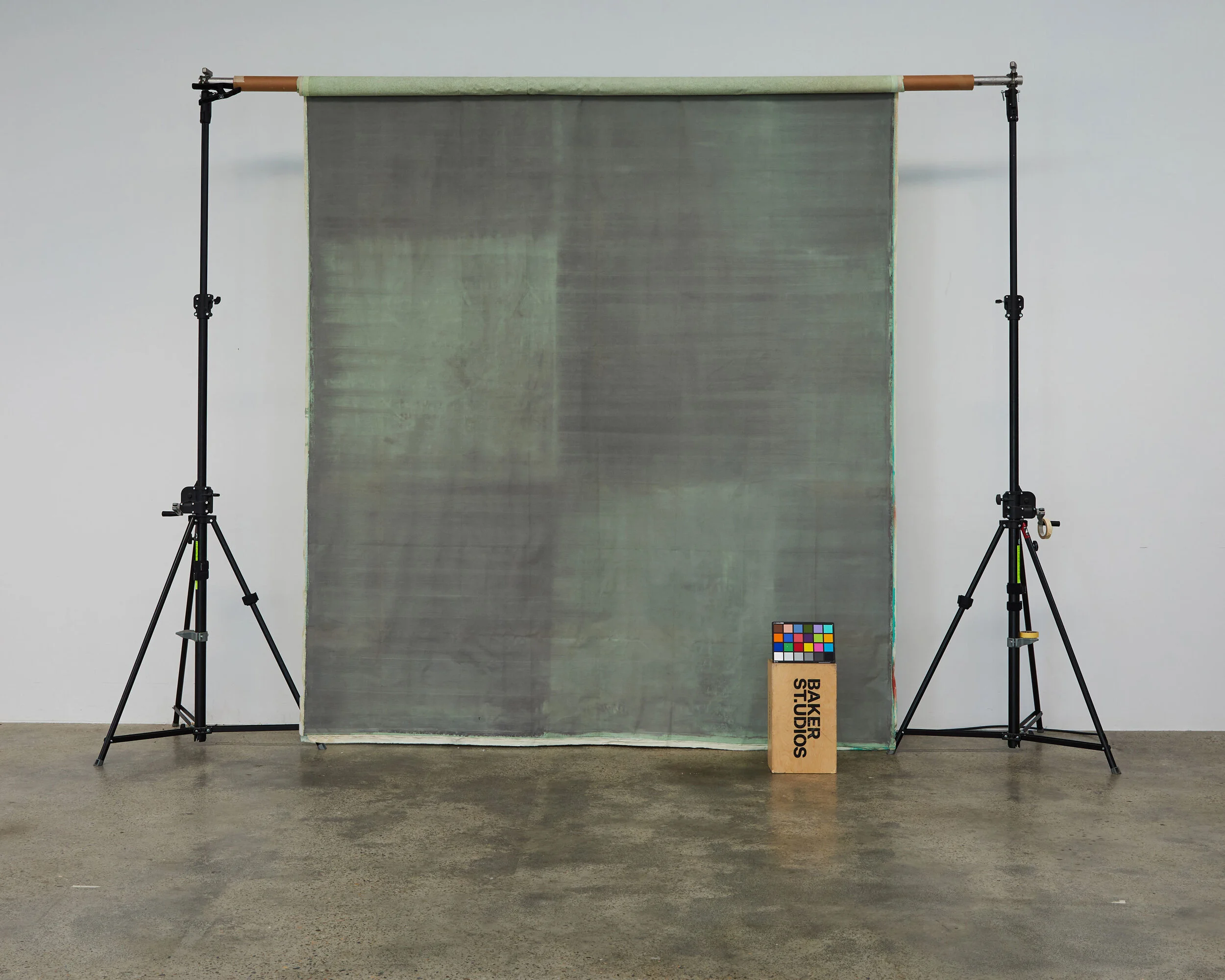 SCHMIDLI CANVAS BACKDROP HIRE - Grey (black/white), Green, Cold - 9.5' X 12 Catalogue #0551