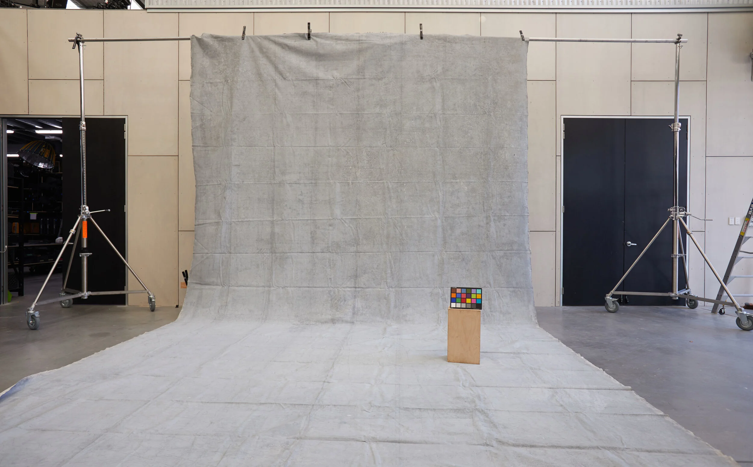 SCHMIDLI CANVAS BACKDROP HIRE - Grey (black/white), Light, Neutral - 16' X 27 Catalogue #1121