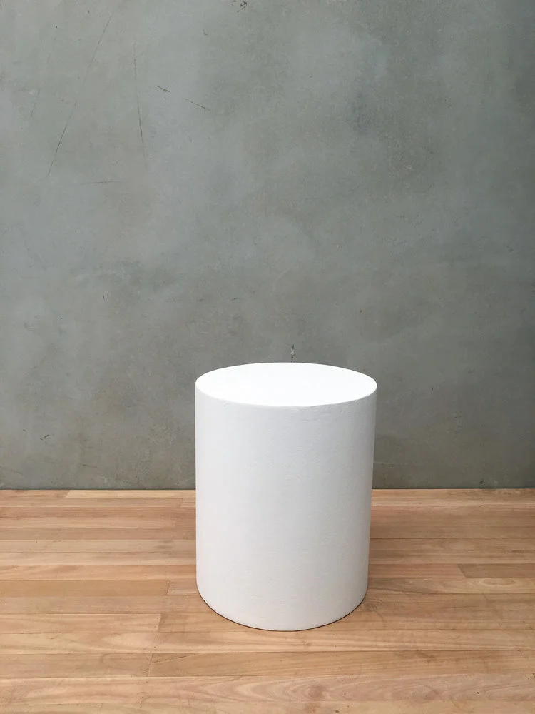 WHITE CYLINDRICAL PLINTH HIRE (D500 X 600MM)