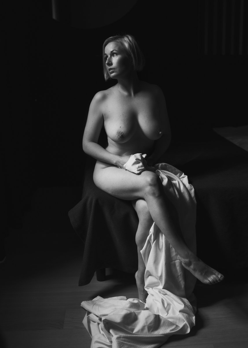mustavalkoinen boudoir-kuva--2.jpg
