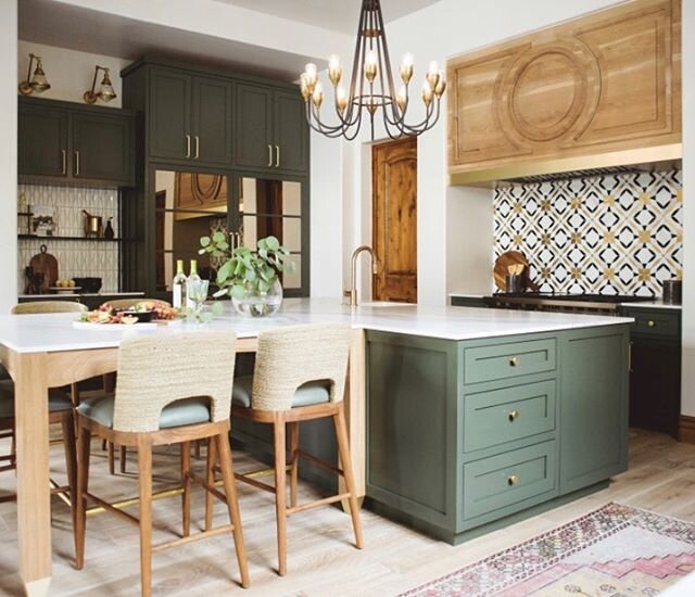 Currently out of town and using some of my time to get inspired. Came upon this kitchen and totally crushing on this sage green cabinetry, mixed with the white oaks, brass hardwares and tinted mirror on the fridge panels. The Turkish rug and laser cu