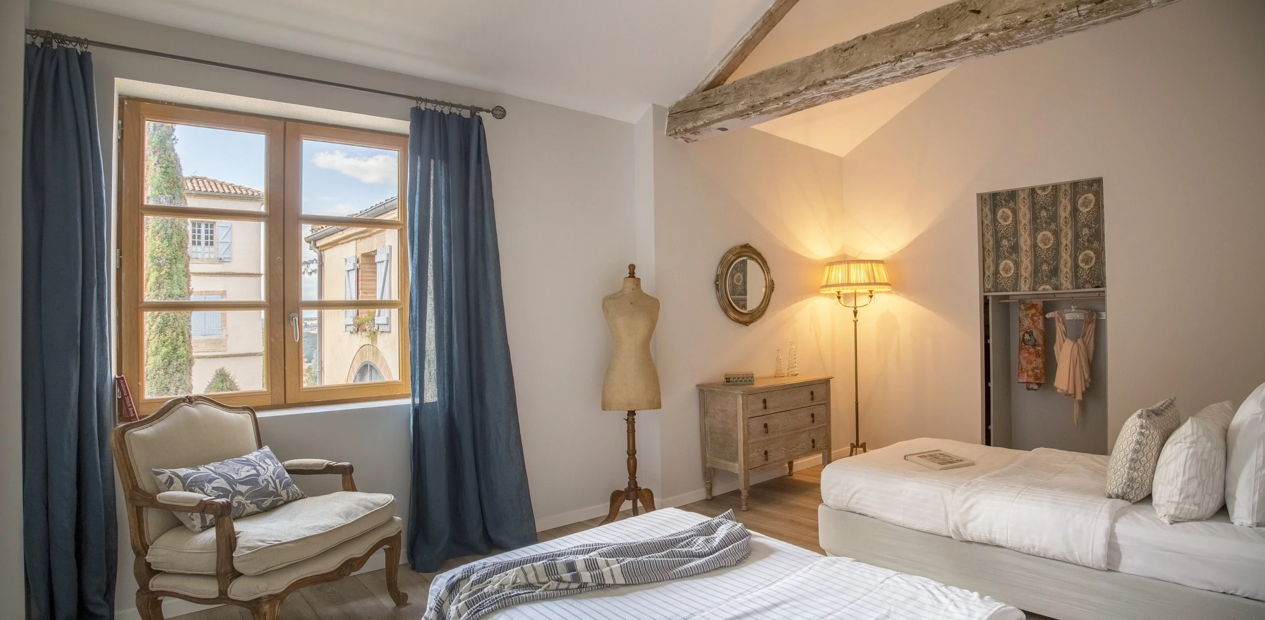 Les Chouettes ensuite bedroom.jpg