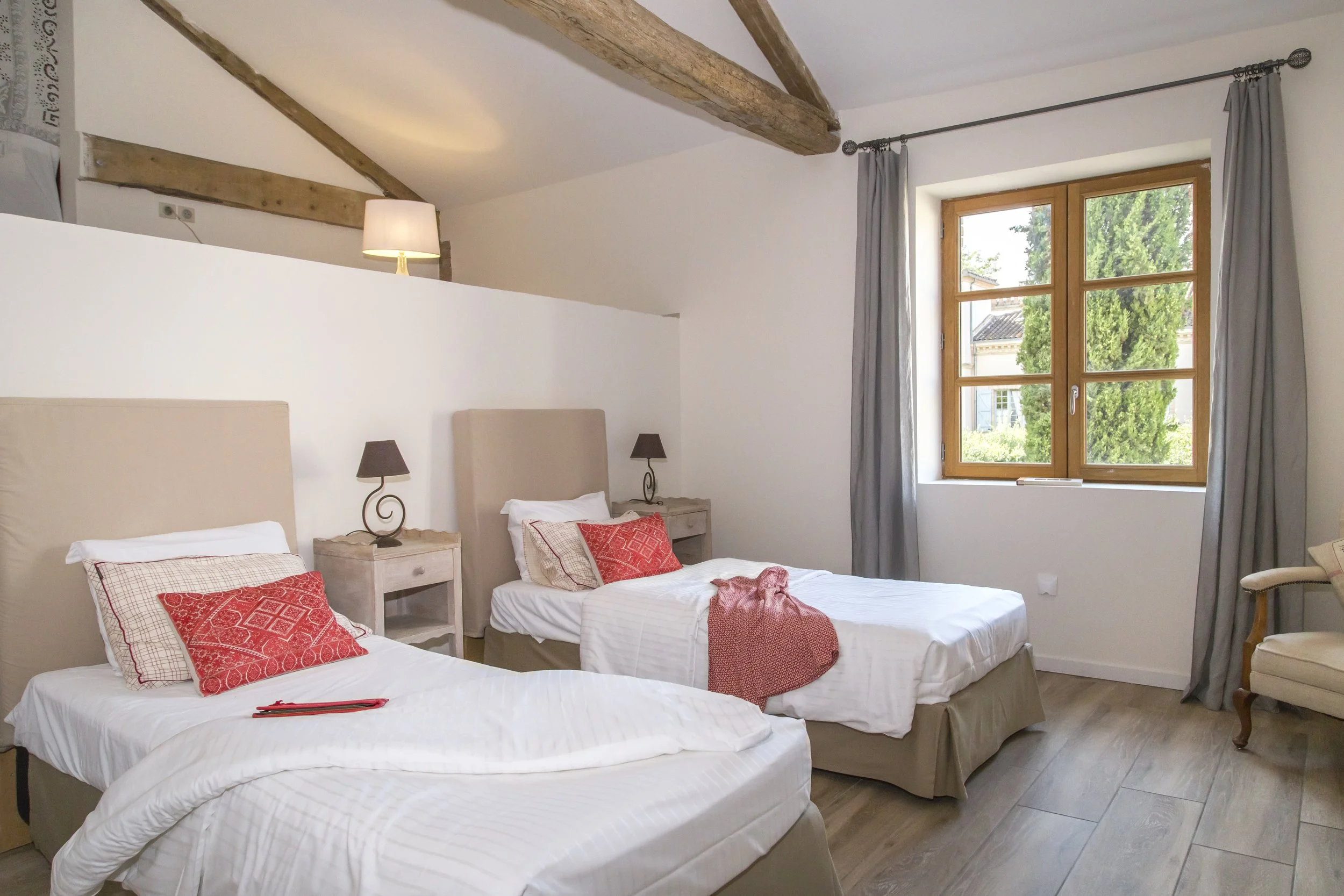 La Mezzanine ensuite bedroom.jpeg