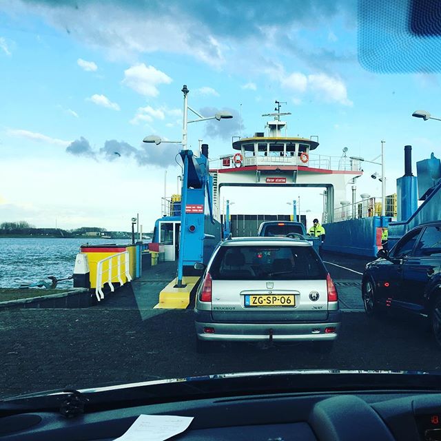 &quot;we hebben een betere route gevonden&quot; de wegen van waze zijn ondoorgrondelijk #zoziejenogeenswat #veerboot #leidscabaretfestival