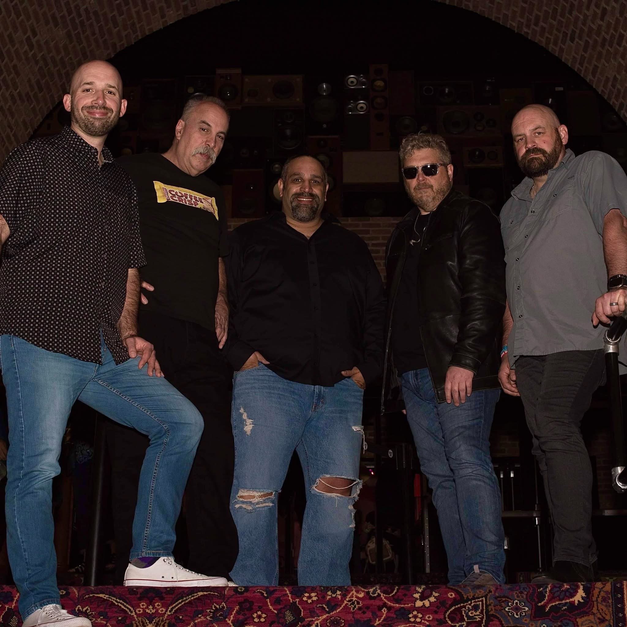 Live music with Showtime the Band