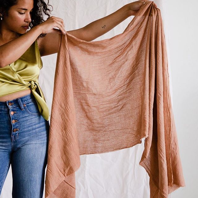 What was the last thing you made?⠀⠀⠀⠀⠀⠀⠀⠀⠀
⠀⠀⠀⠀⠀⠀⠀⠀⠀
Whether learning to hand dye fabric or mend a hole, using your hands to connect with your clothing can be an amazing practice of mindfulness and grounding. It can also be incredibly rewarding to gi