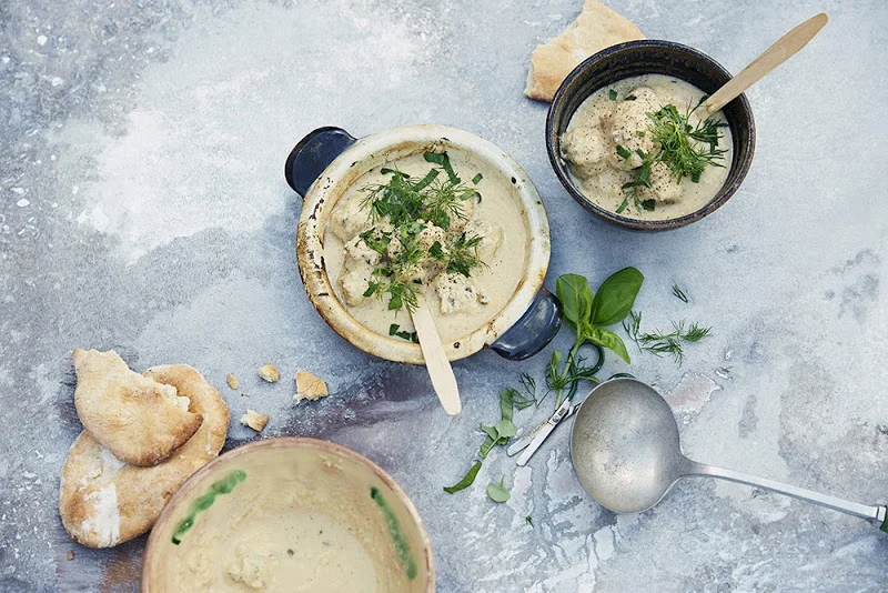 Enkel persillerotsuppe med kyllingboller