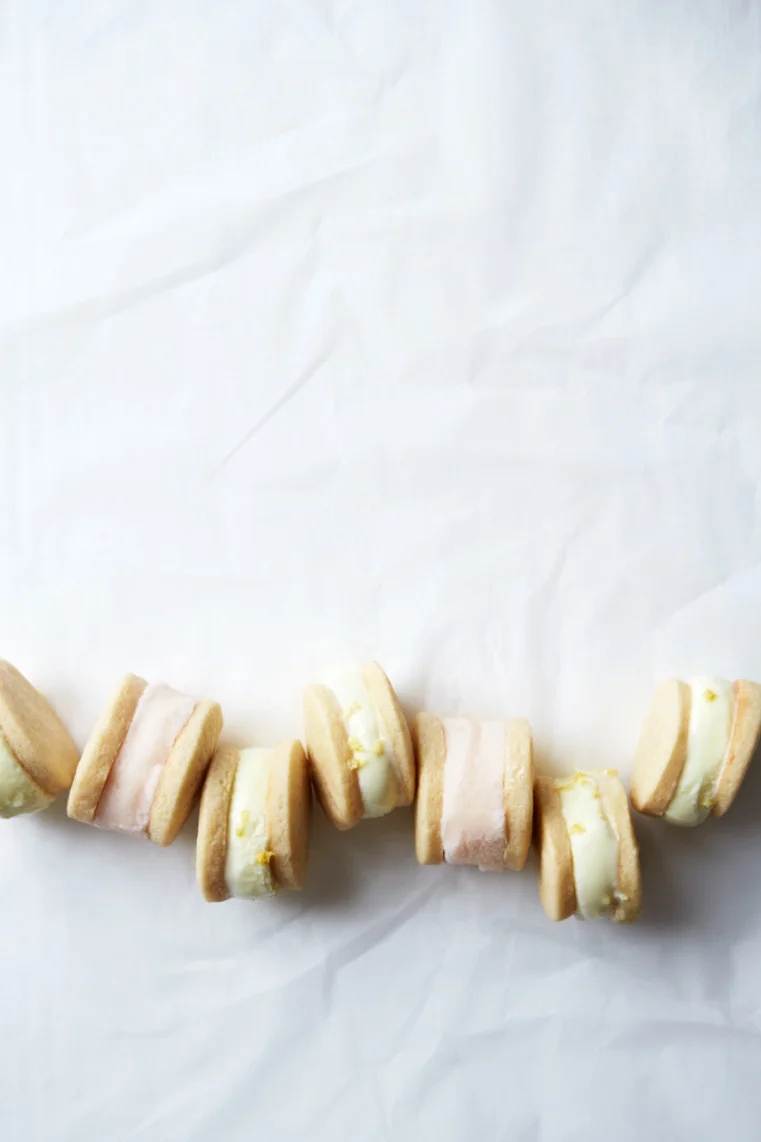 MINI-SANDWICH MED SITRON OG CANTALOPEMELONSHERBET