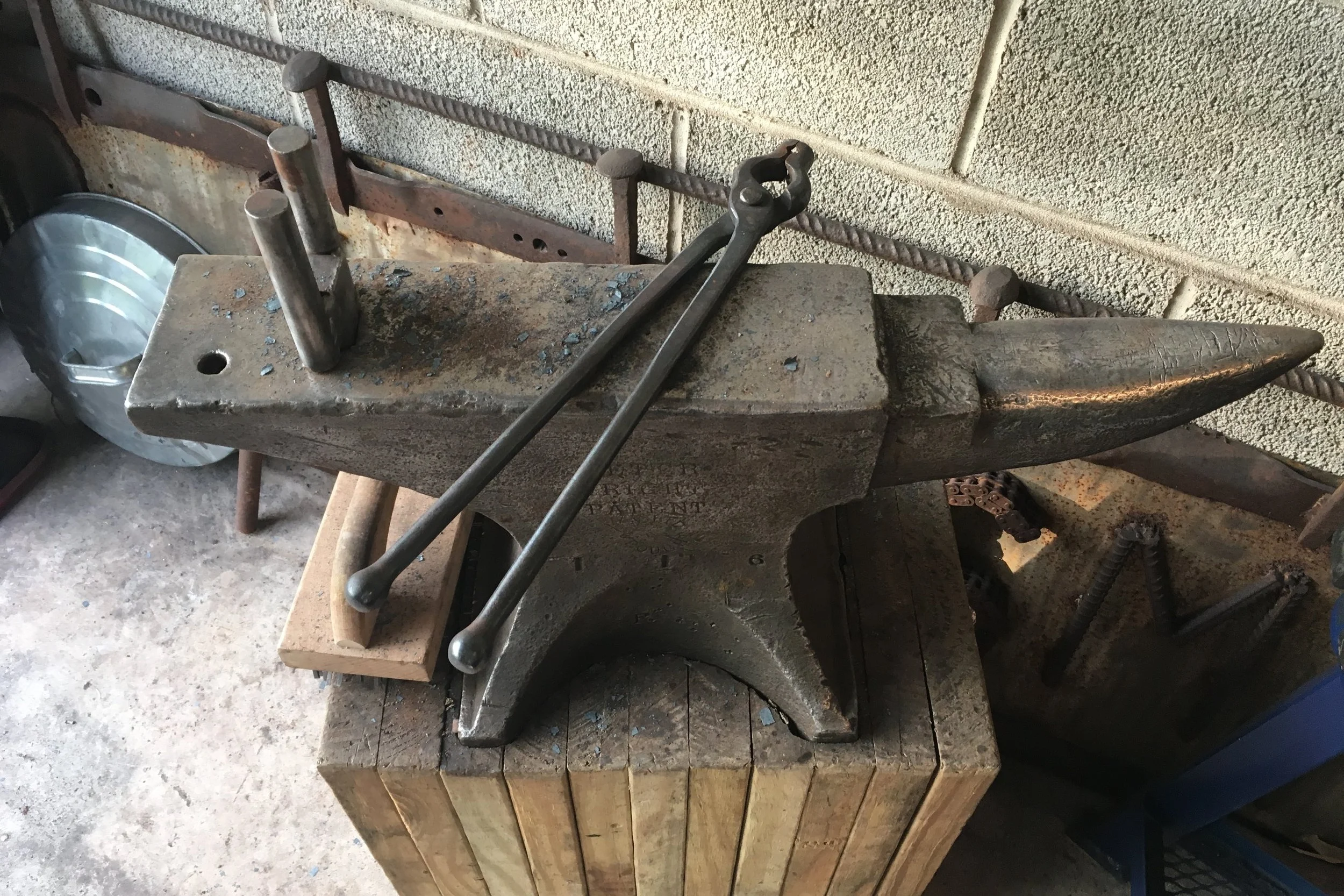 Tongs + Anvil + Stand.