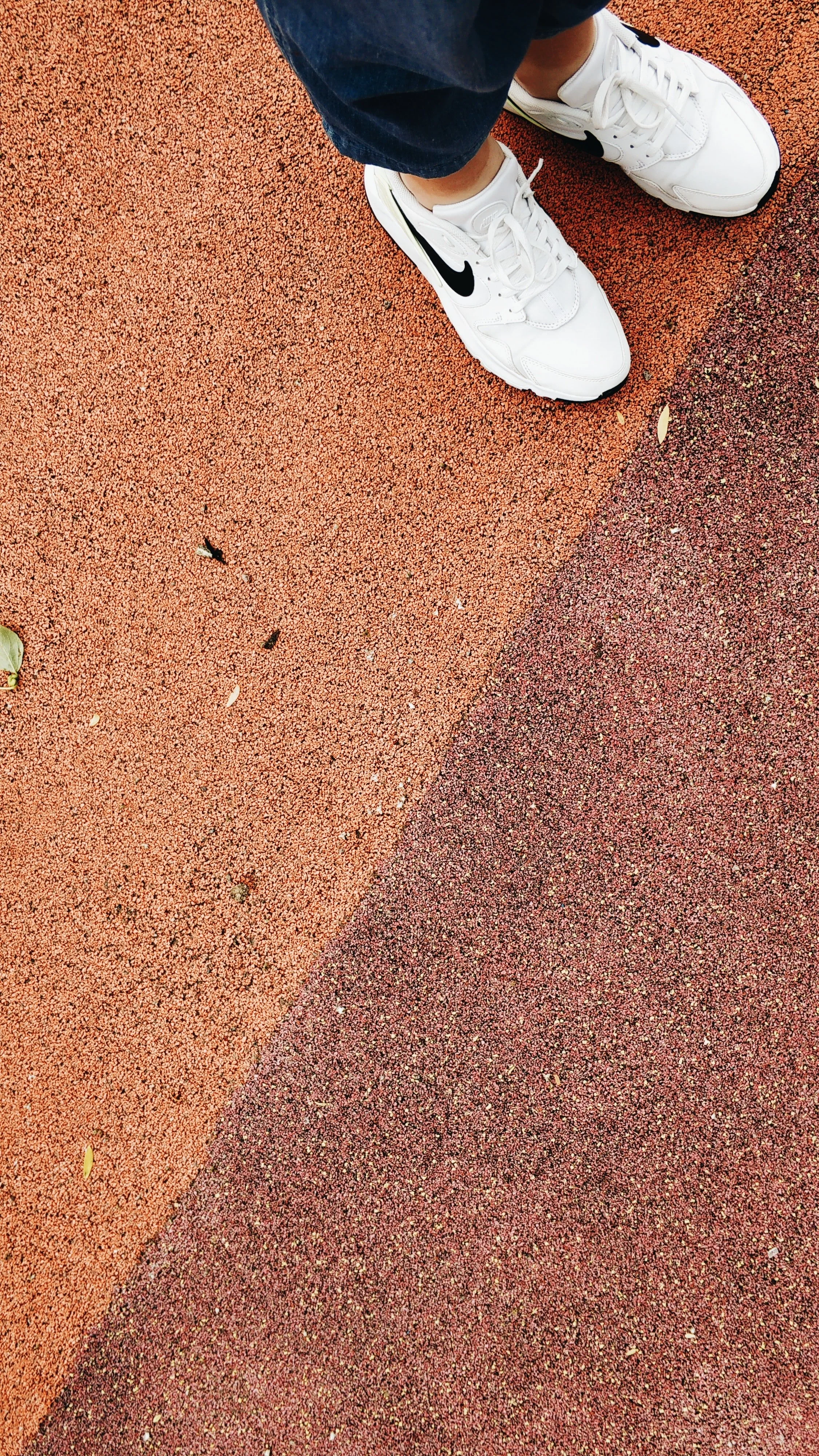 7 Tips for Wearing Sneakers Over 65, According to Doctors and Style Experts