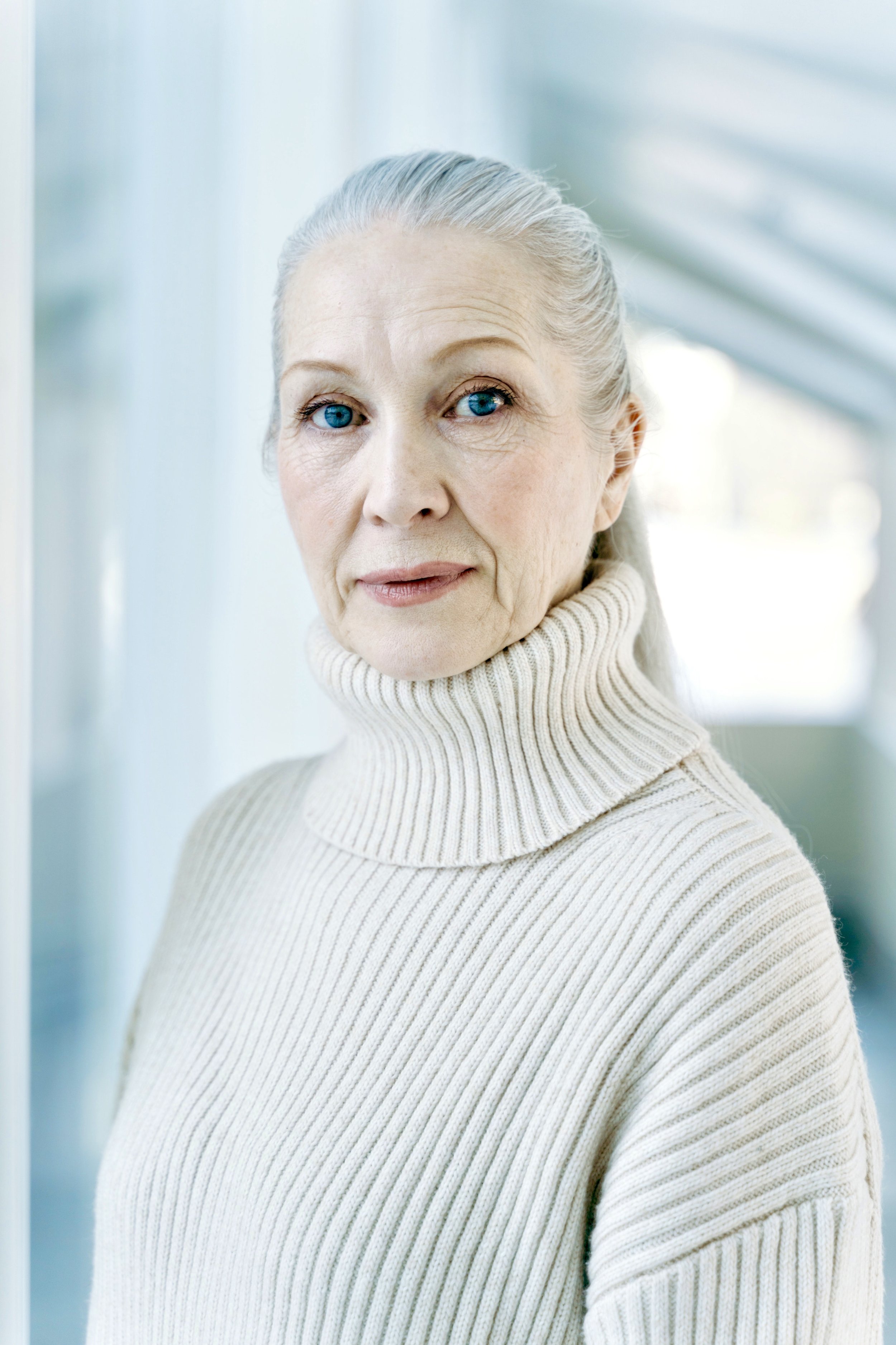 5 Tips for Wearing Turtlenecks If You're Over 60, According to Stylists